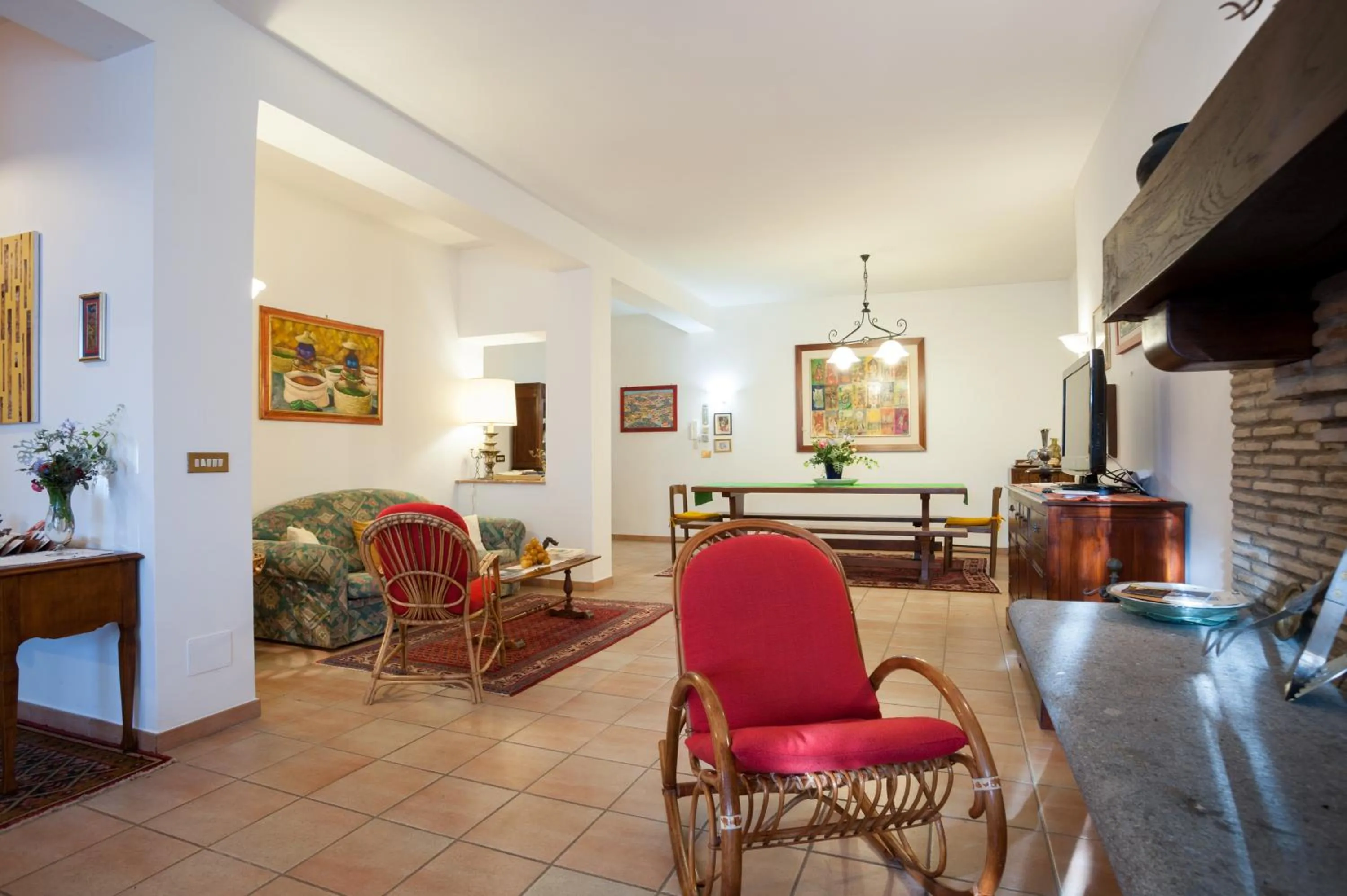 Communal lounge/ TV room in La Villa di Lucia