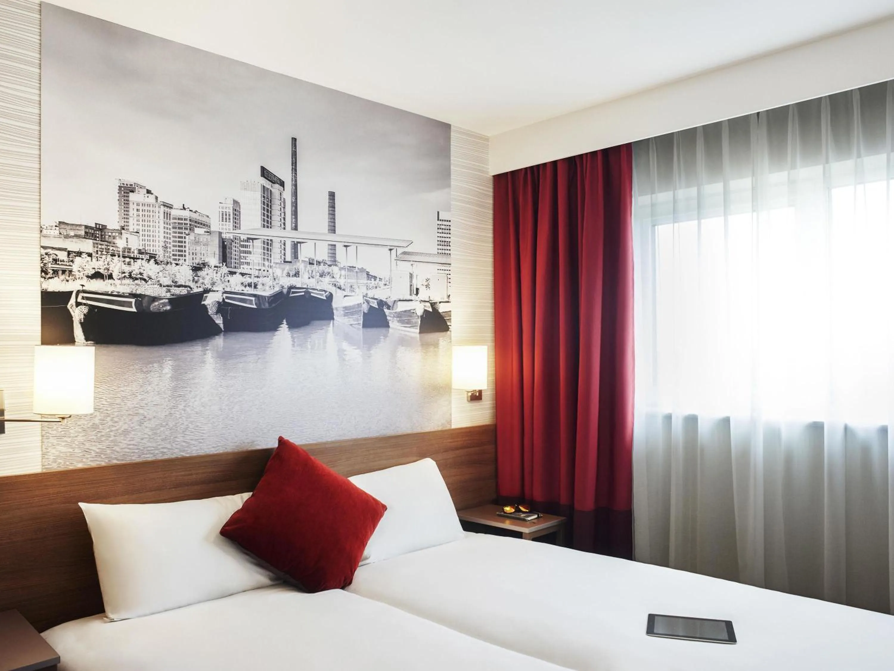 Bedroom, Bed in Aparthotel Adagio Birmingham City Centre