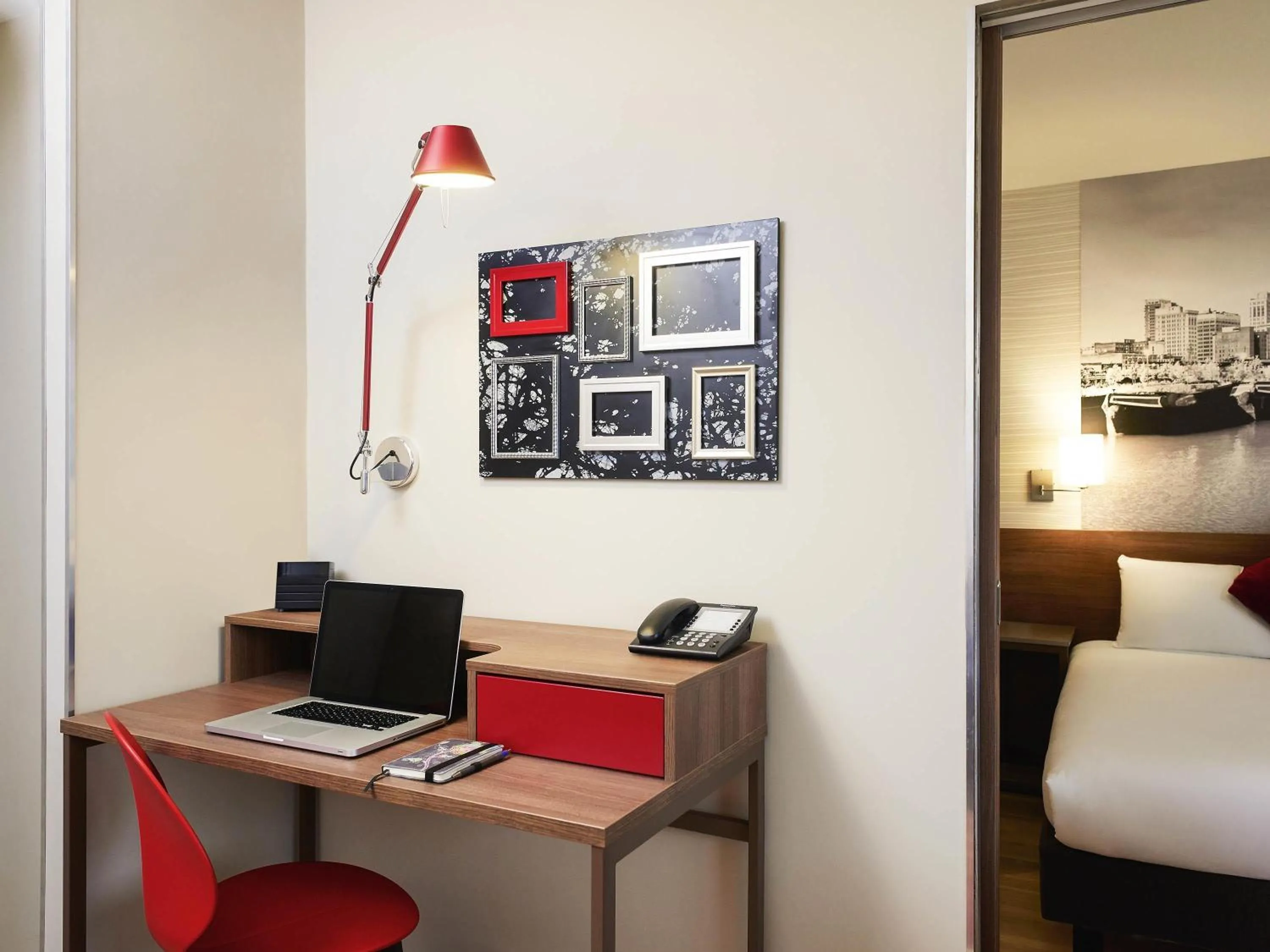 Bedroom, Bed in Aparthotel Adagio Birmingham City Centre