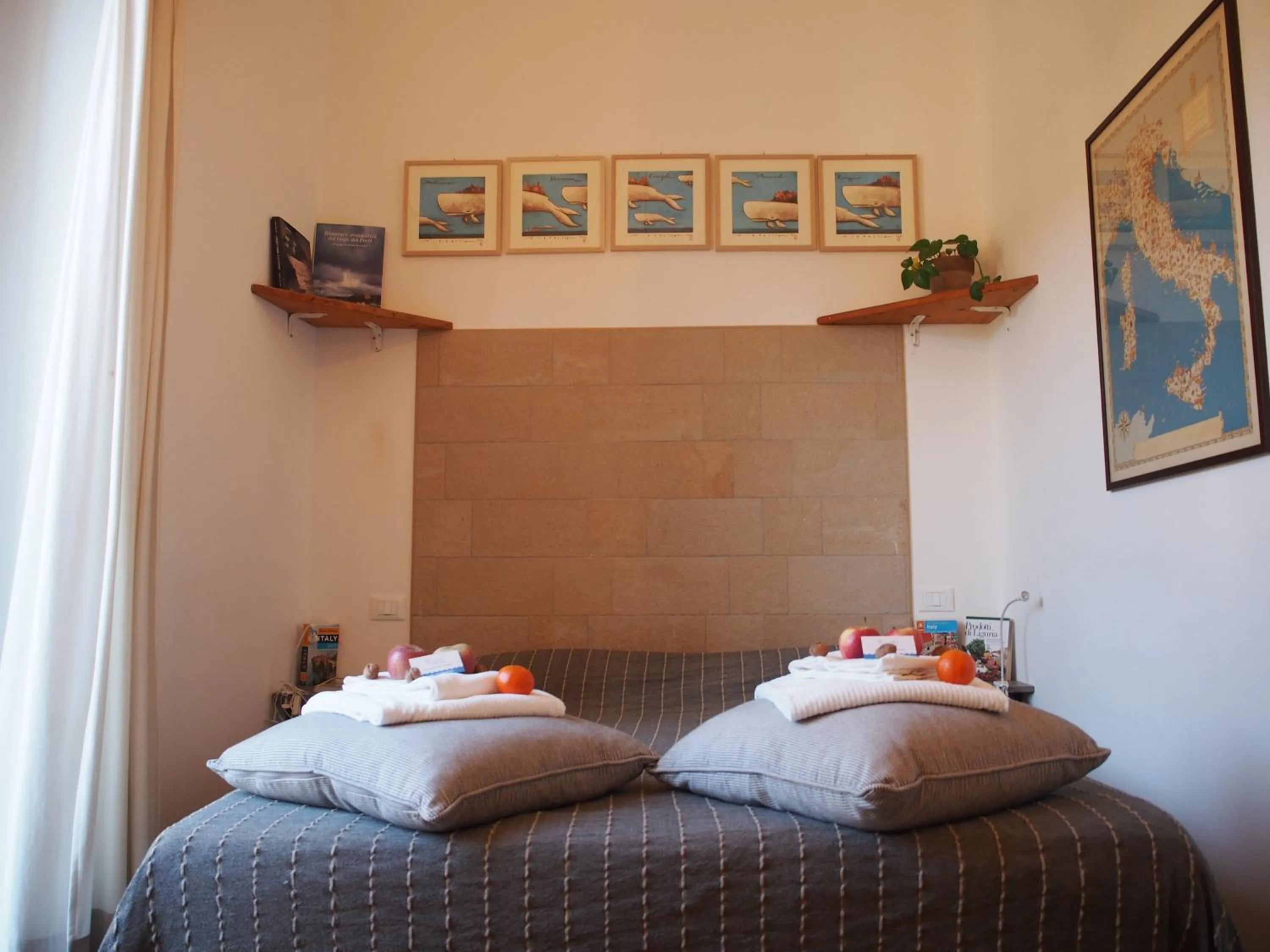 Decorative detail in B&B Cernaia 42