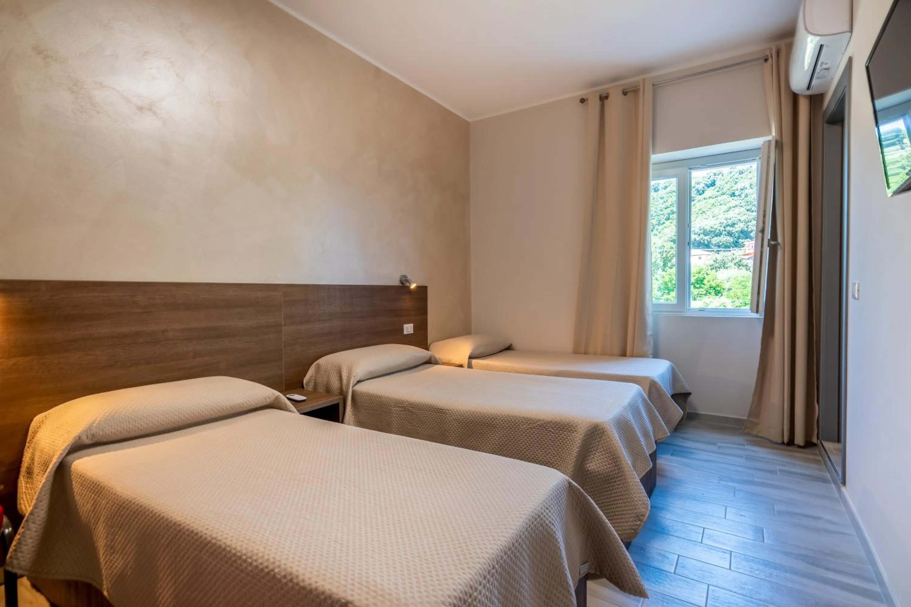 Bed in Hotel Ristorante La Mimosa