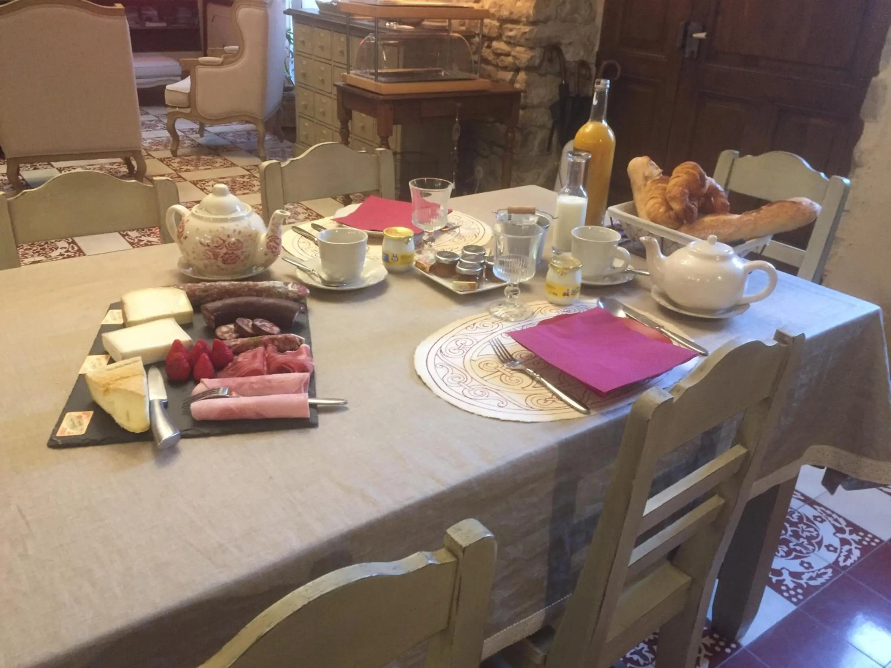 Breakfast in Demeure de la Carmine, sejour bien-etre d'exception, piscine, hammam, champagne