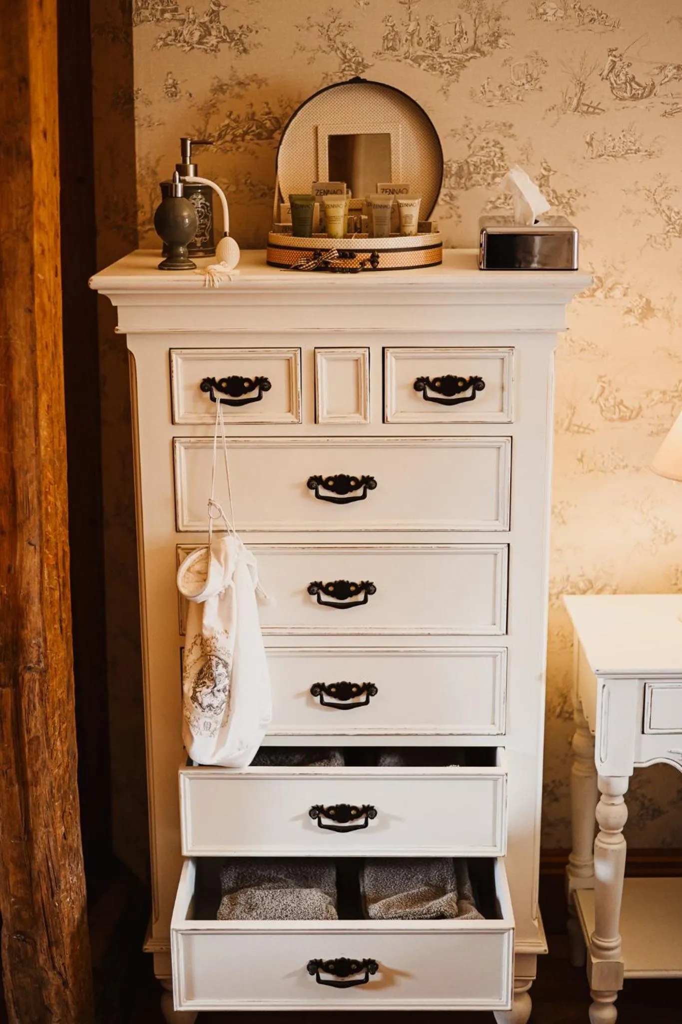 wardrobe in Demeure de la Carmine, sejour bien-etre d'exception, piscine, hammam, champagne