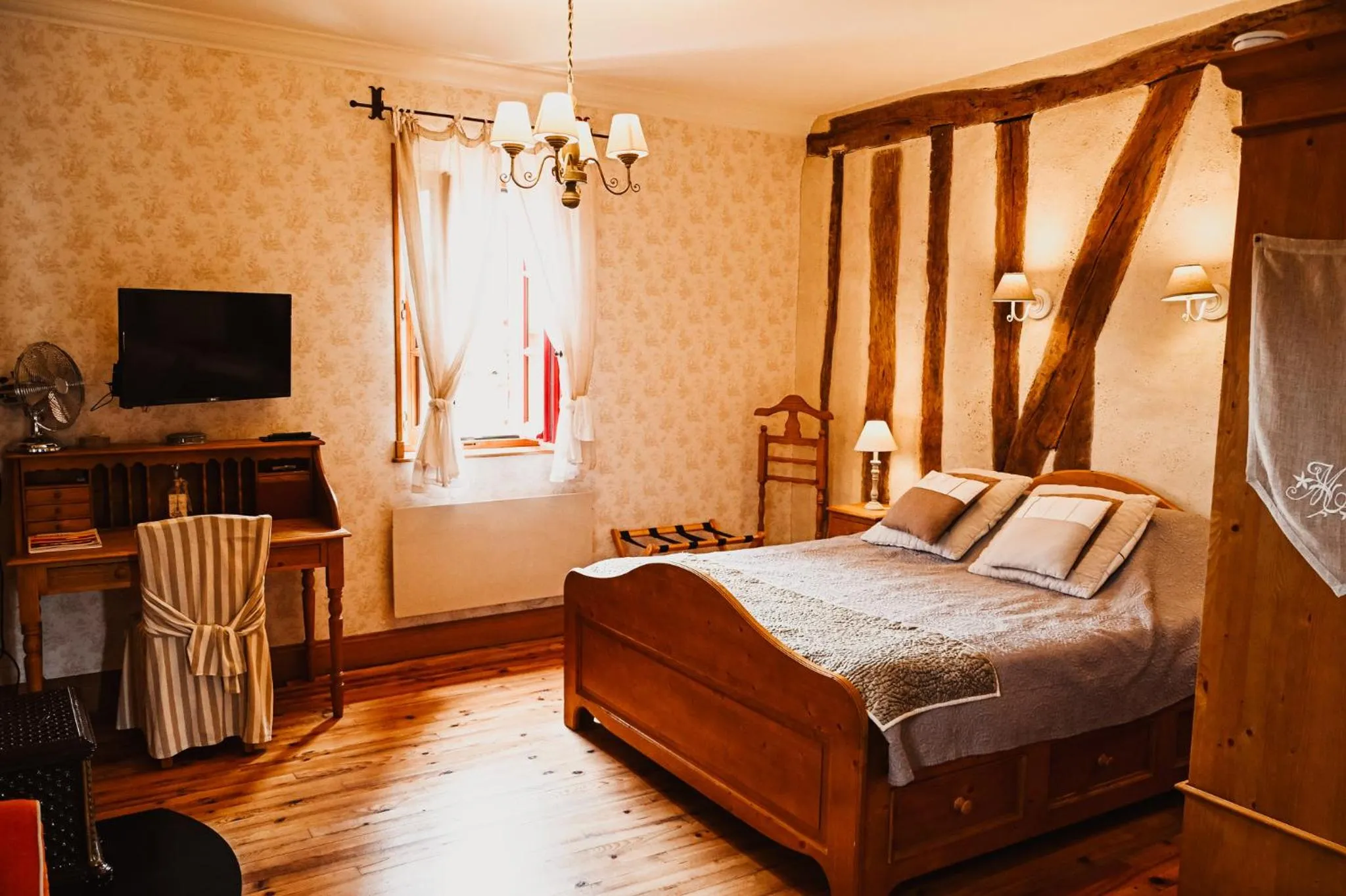 Photo of the whole room in Demeure de la Carmine, sejour bien-etre d'exception, piscine, hammam, champagne