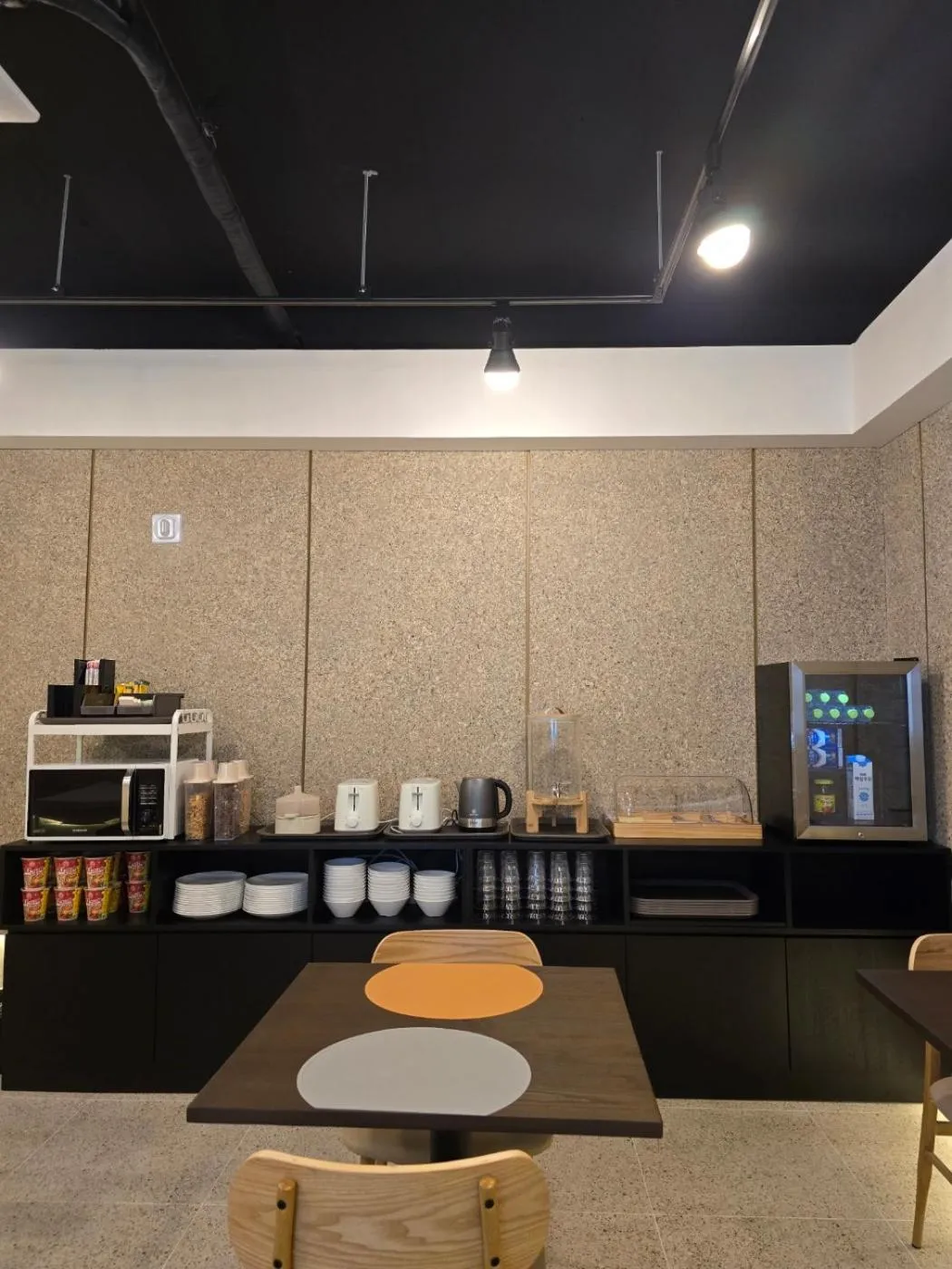 Restaurant/places to eat in Vibe Hotel Gimhae Jangyu