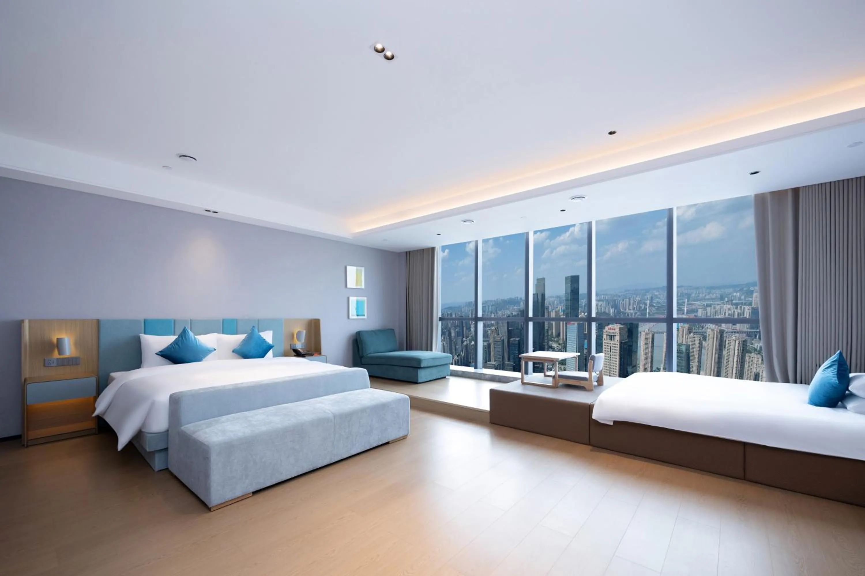 Cloudside River View Family Room  in Pagoda Hotel Chongqing Jiefangbei Hongya Cave Raffles store