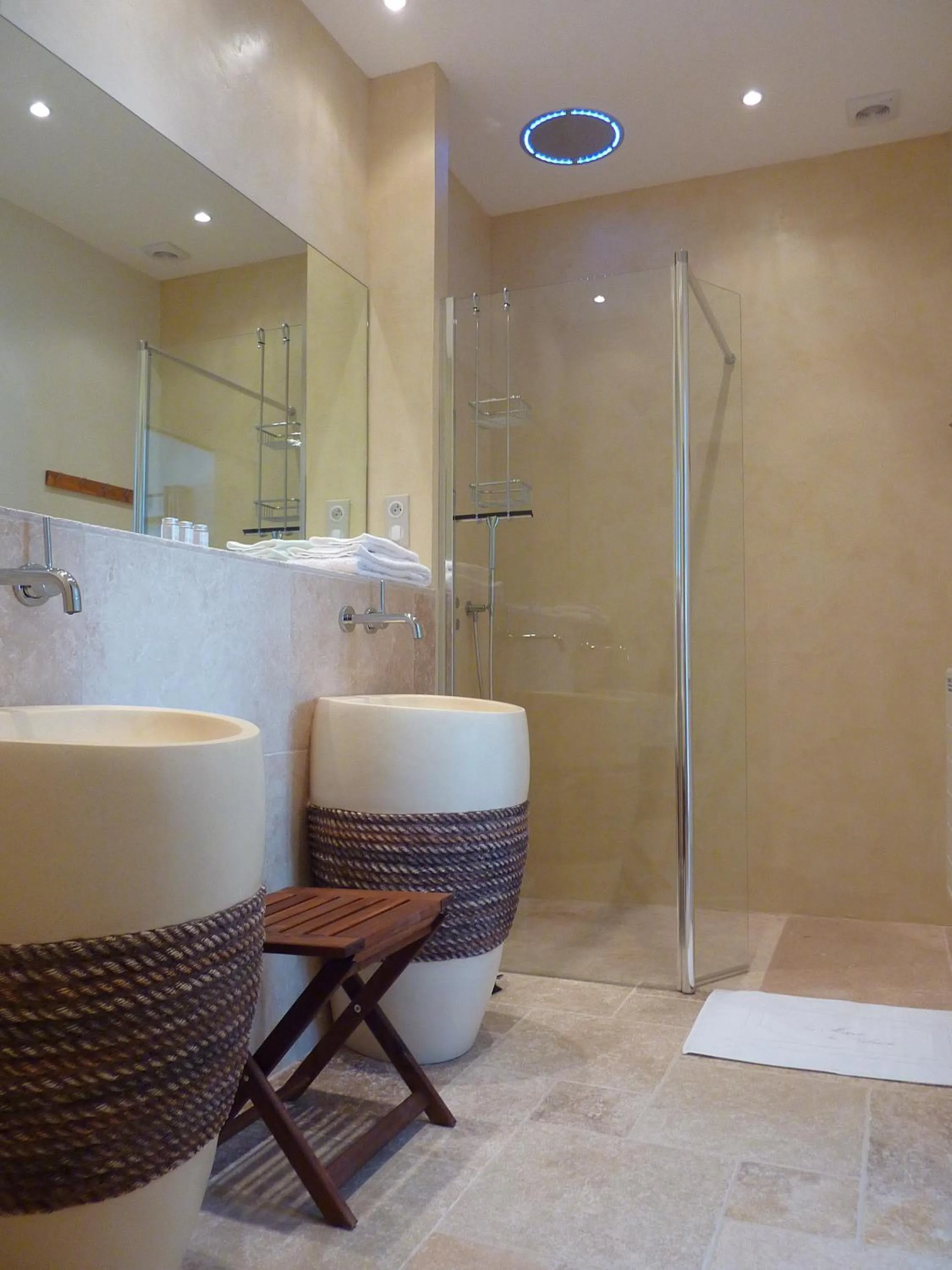 Bathroom in Les Mazets du Luberon