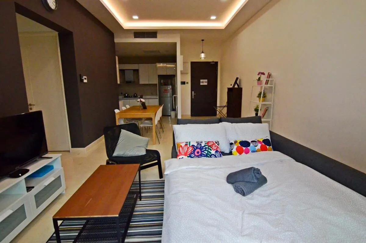 Bed in Cozy 2BR TriTower Suite Near JB CIQ JBCC & Capri