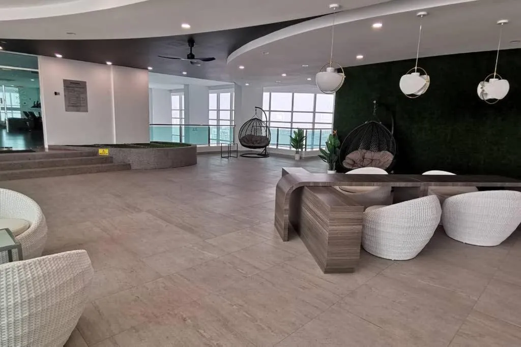Cozy 2BR TriTower Suite Near JB CIQ JBCC & Capri
