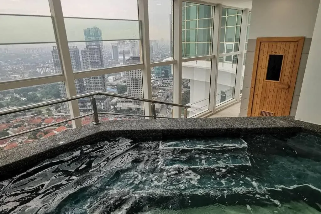 Cozy 2BR TriTower Suite Near JB CIQ JBCC & Capri