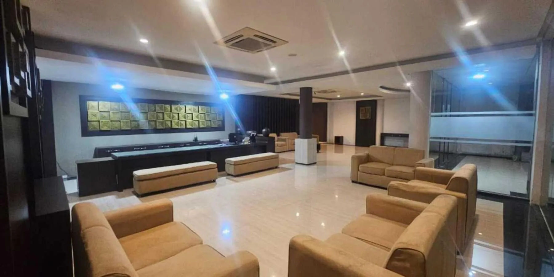 Lobby or reception in Grage Hotel Malang by TOS