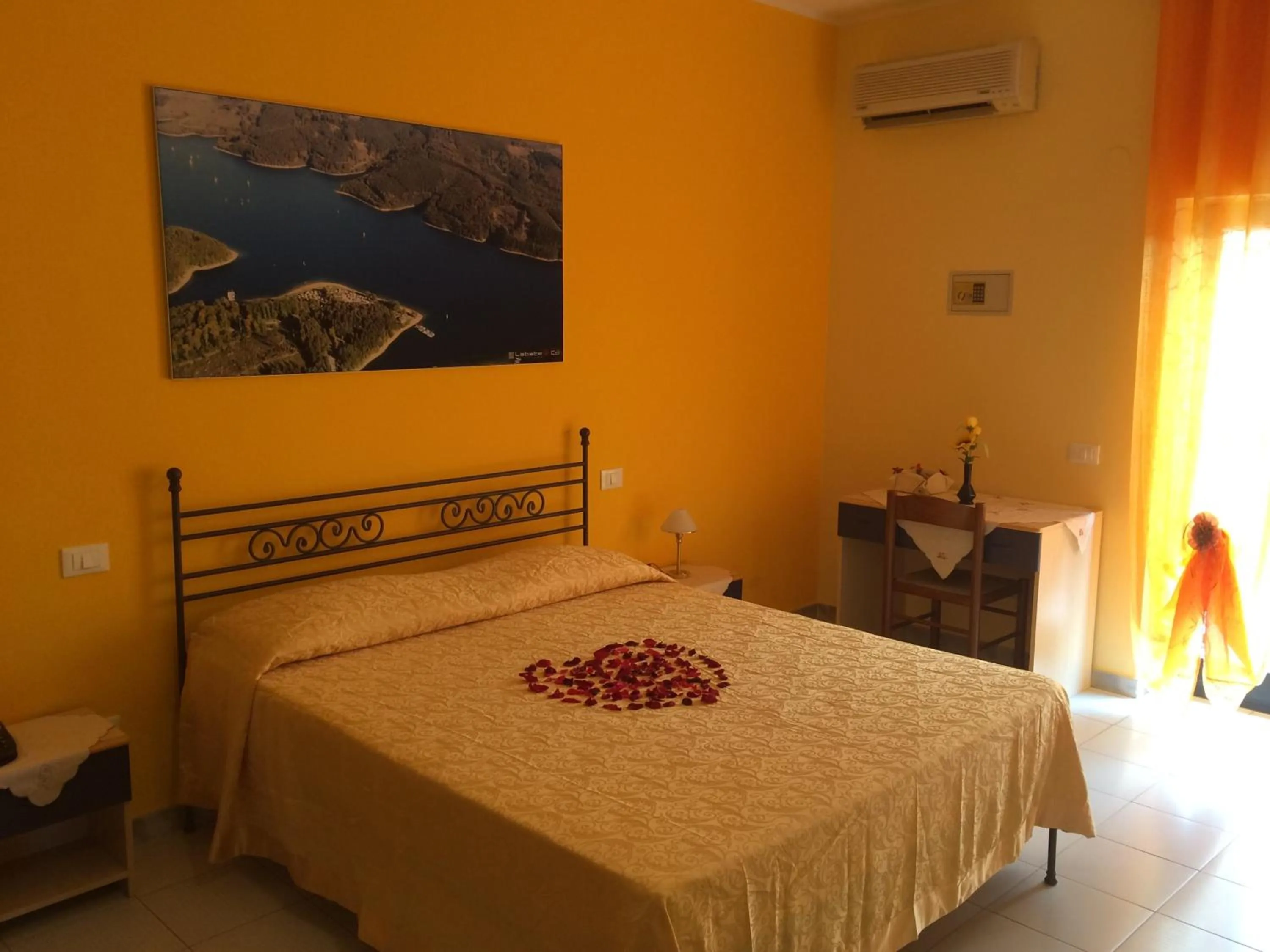 Decorative detail, Bed in Hotel Mariagrazia