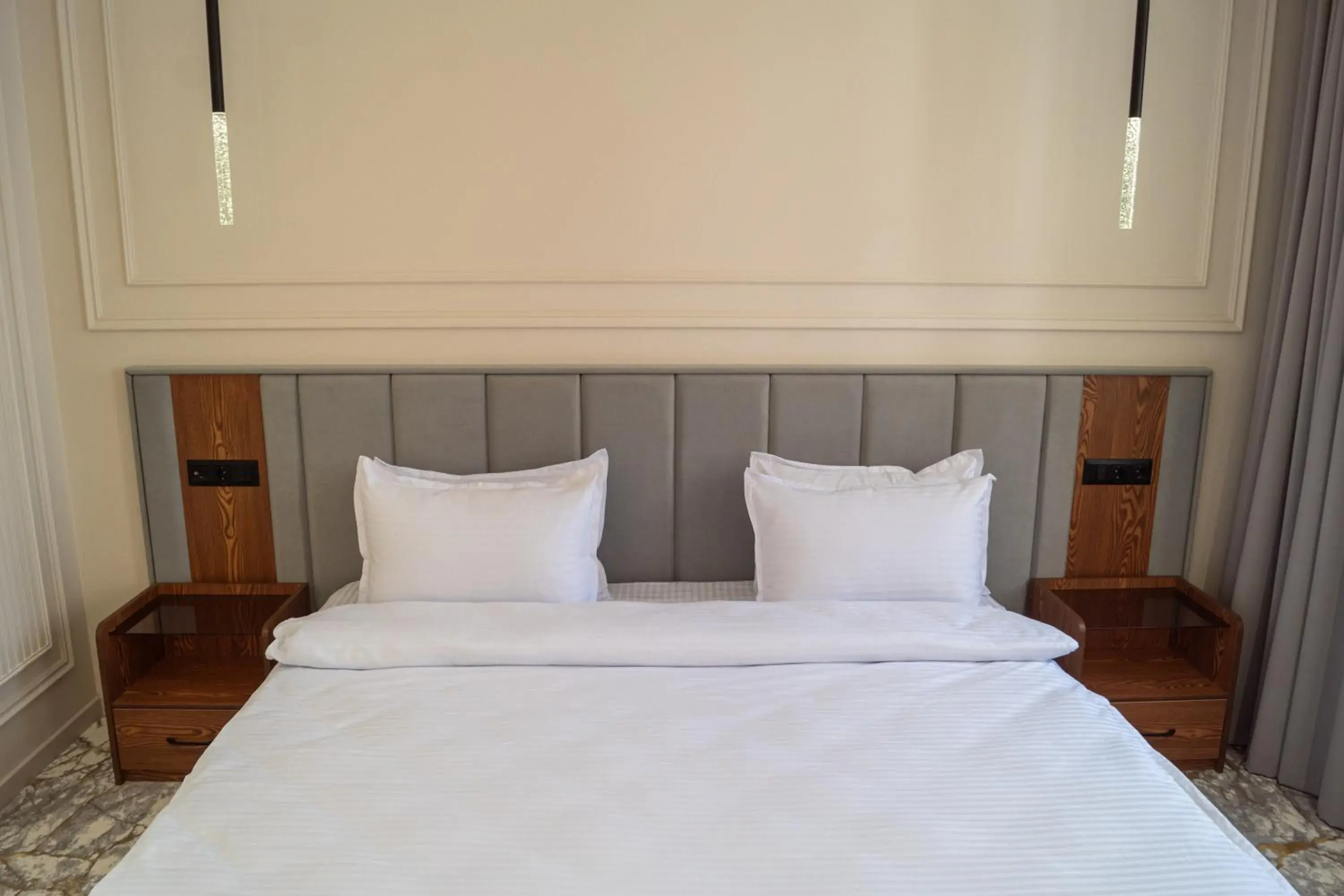 Bed in Meridian Plaza by Reikartz Bed in Meridian Plaza by Reikartz