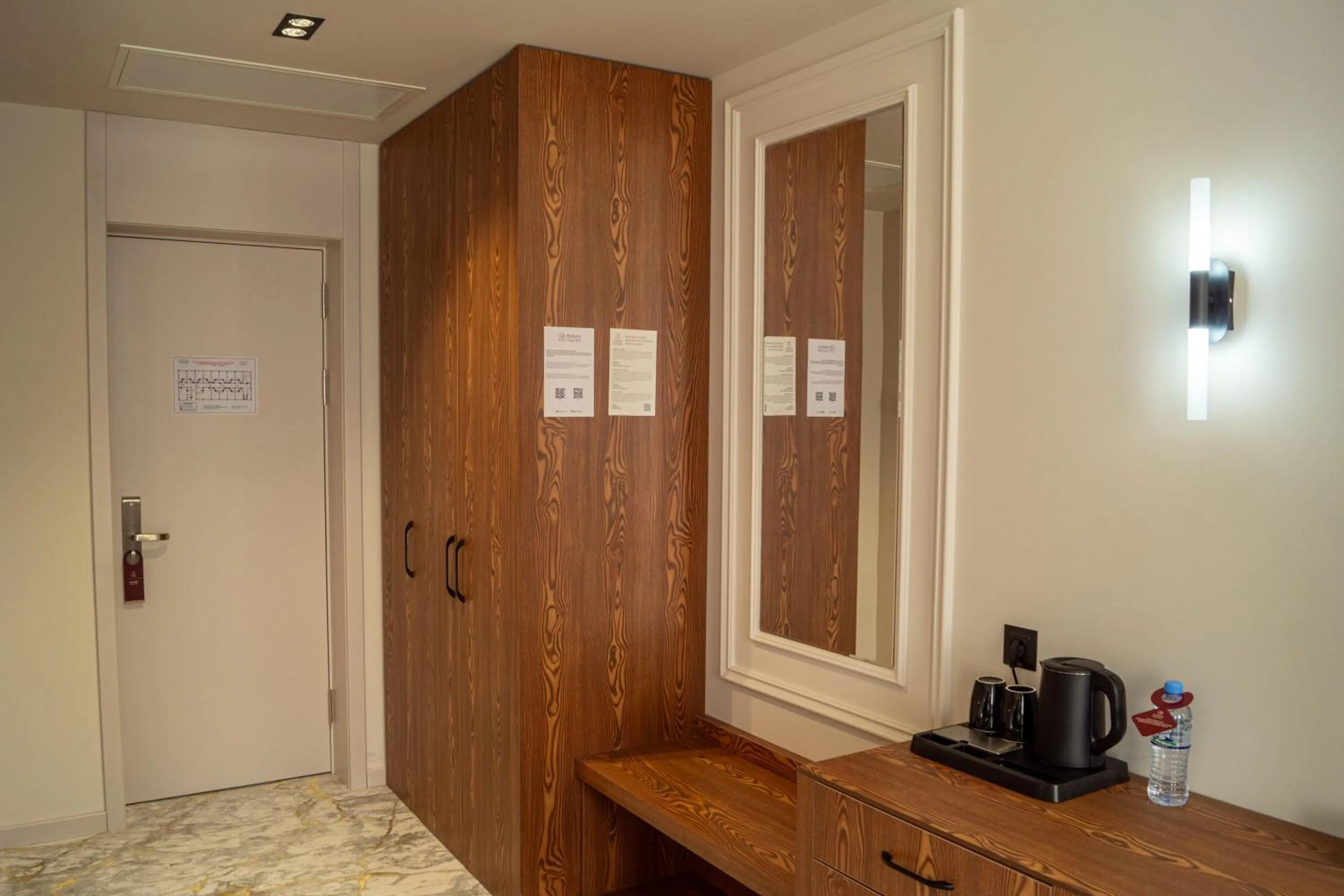 Coffee/tea facilities in Meridian Plaza by Reikartz