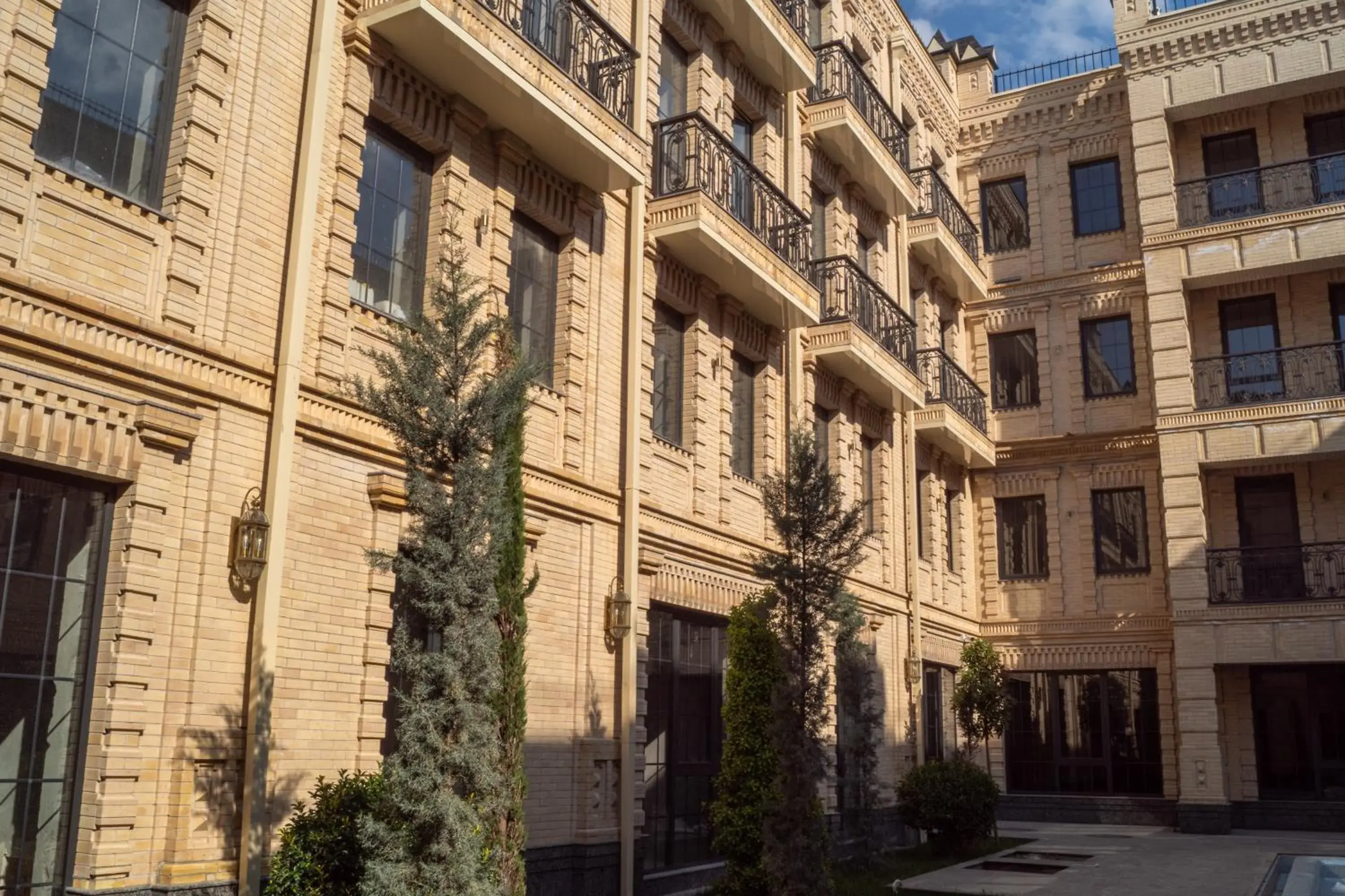 Property building in Meridian Plaza by Reikartz Property building in Meridian Plaza by Reikartz