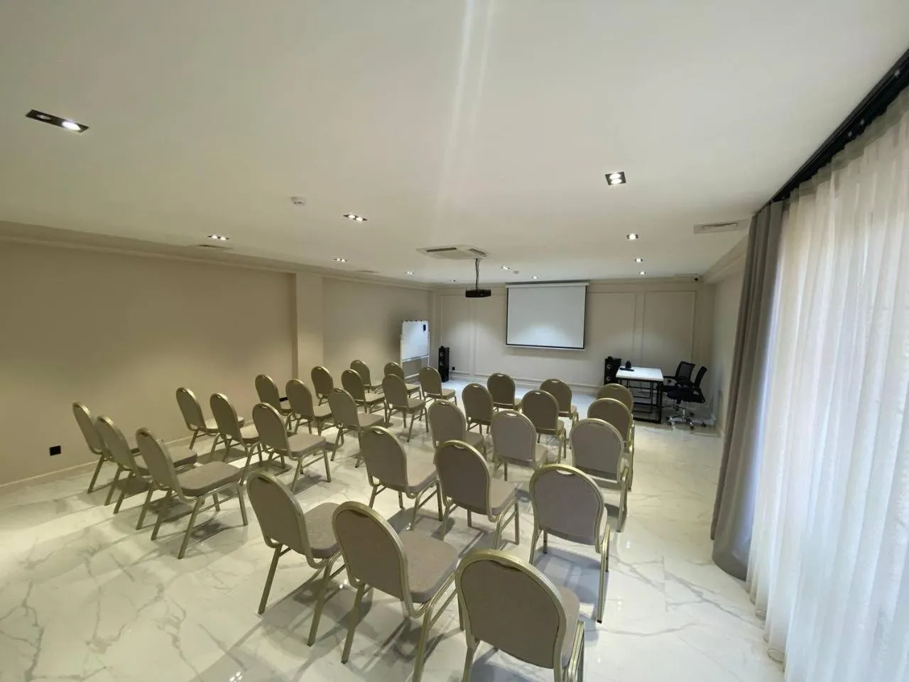 Meridian Plaza by Reikartz