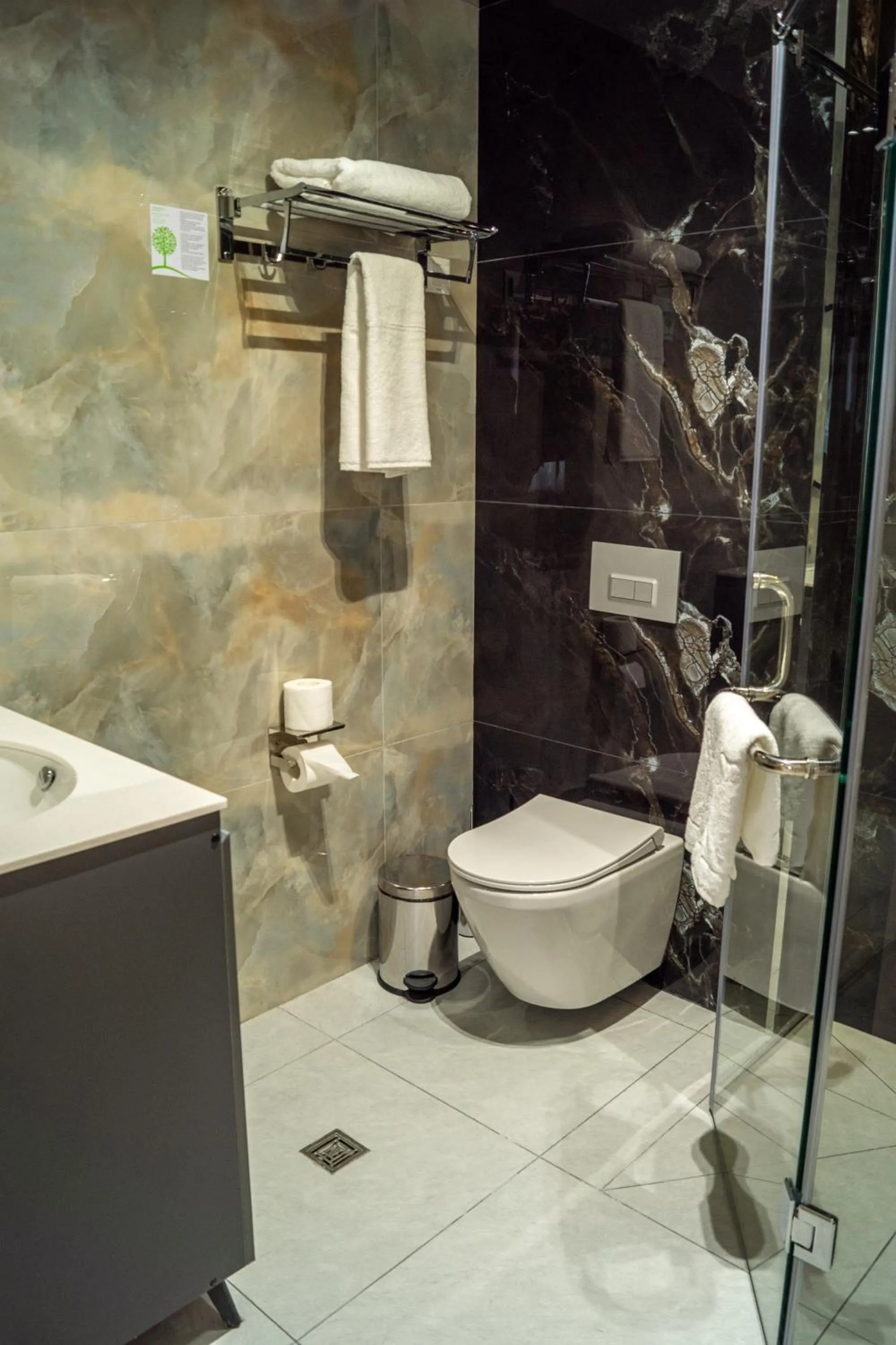 Shower in Meridian Plaza by Reikartz