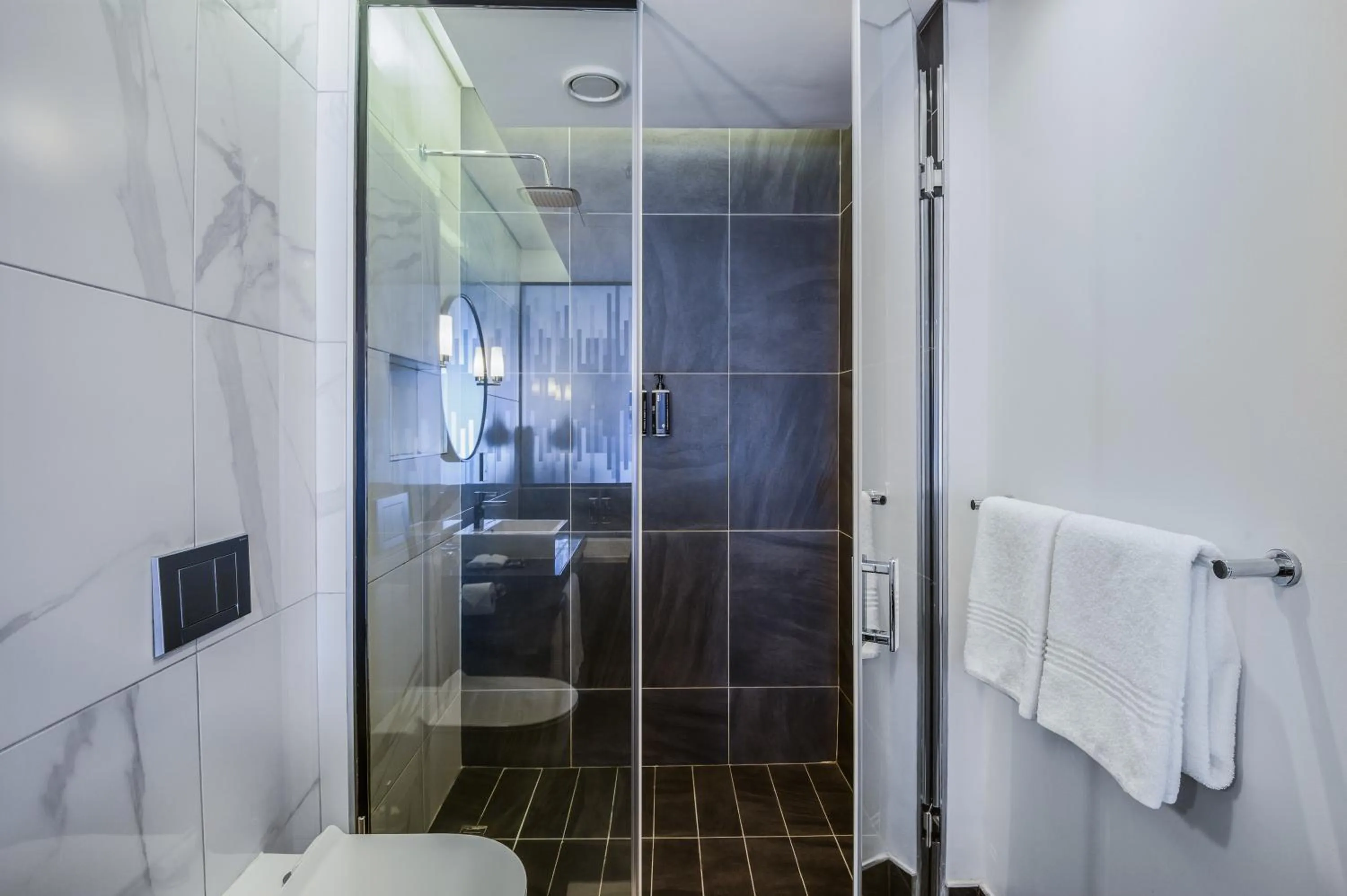 Shower in The Capital Mirage