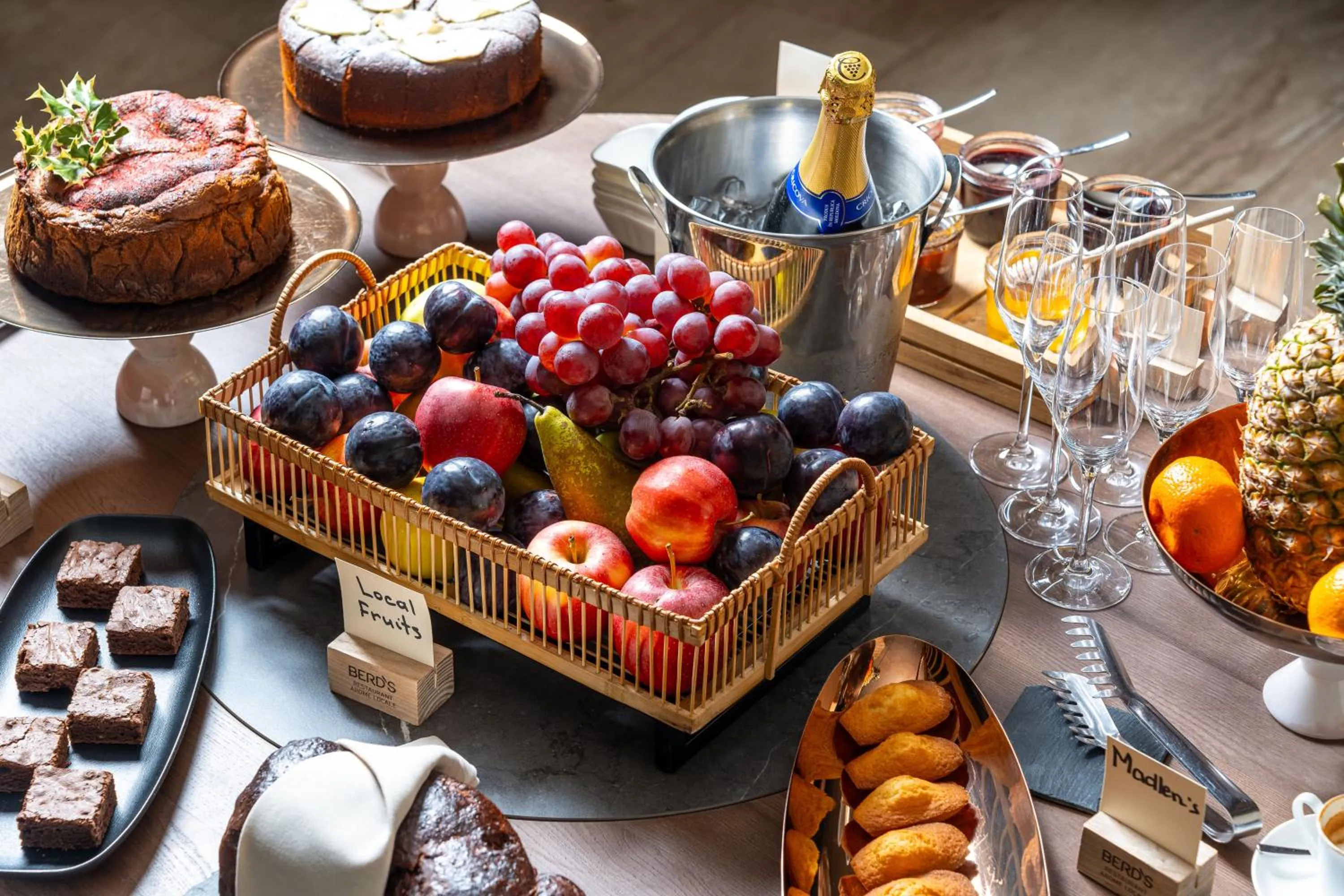 Food and drinks in BERDS Hotel Chisinau - MGallery Collection