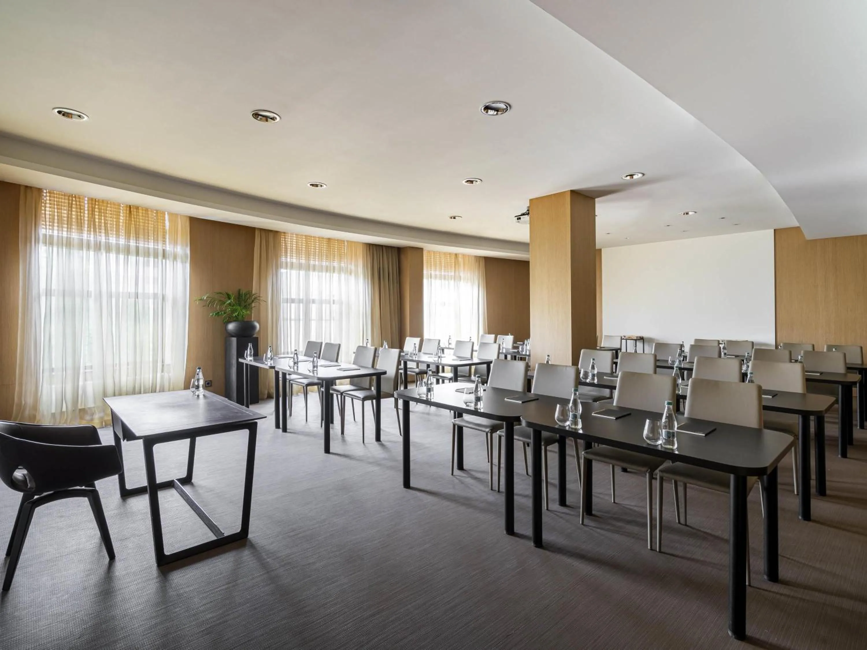 Meeting/conference room in BERDS Hotel Chisinau - MGallery Collection