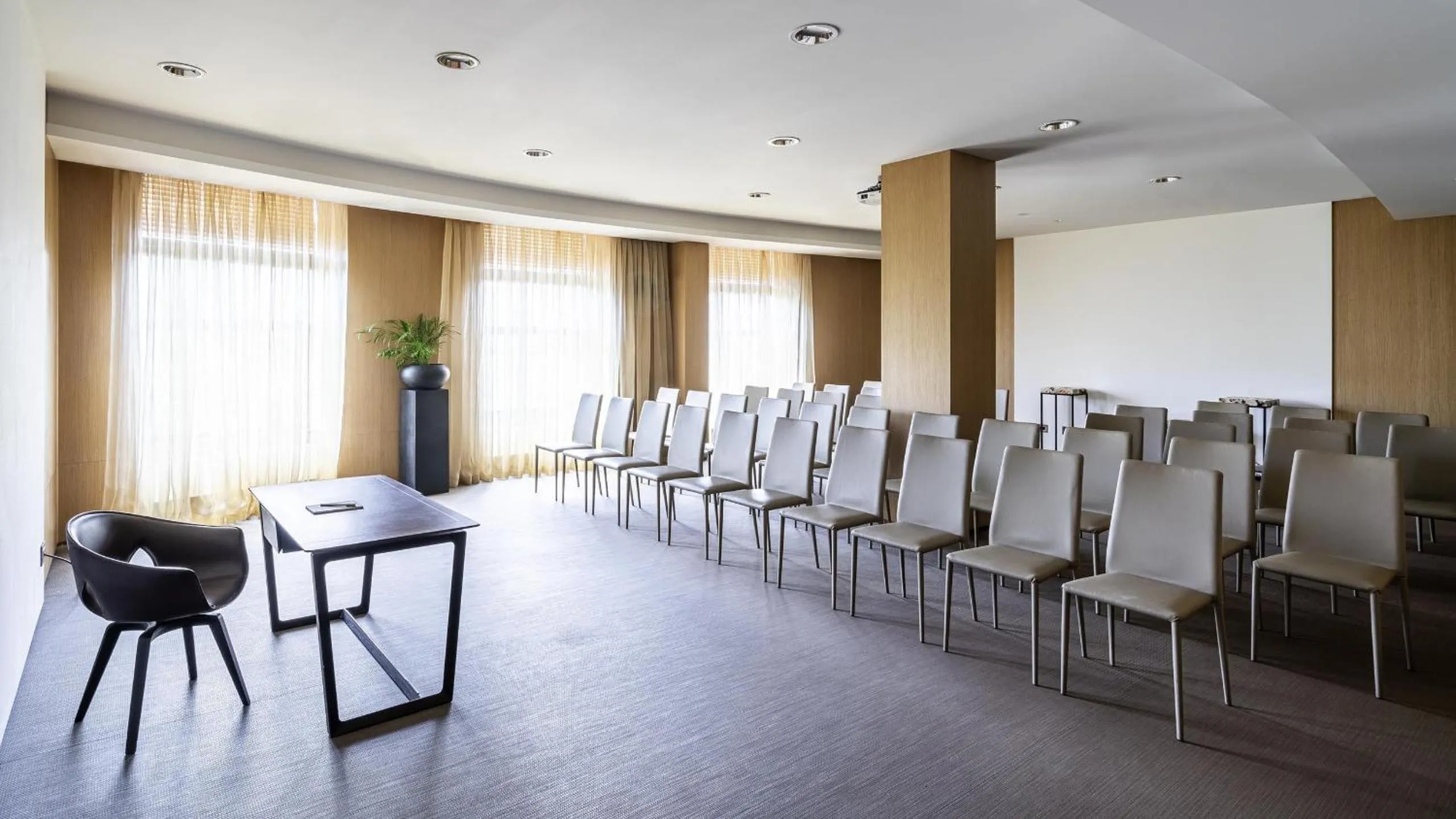 Meeting/conference room in BERDS Hotel Chisinau - MGallery Collection
