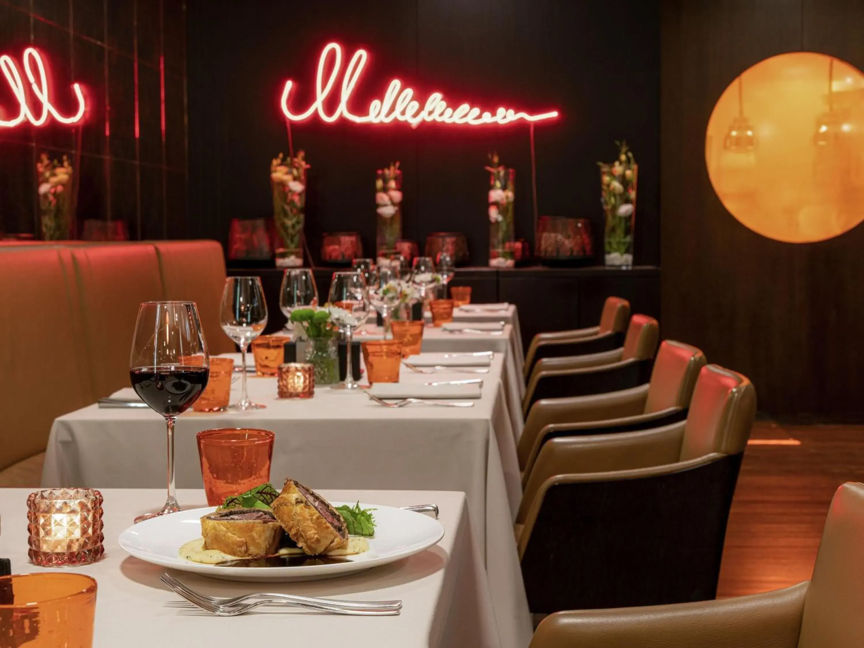 Restaurant/places to eat in BERD'S Hotel Restaurant/places to eat in BERD'S Hotel