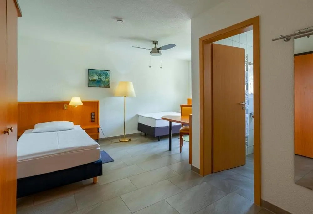 Twin Room with Private Bathroom in Heilbronner Pension am schönen Theater