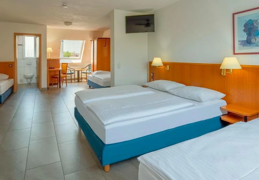Family Room with Private Bathroom in Heilbronner Pension am schönen Theater