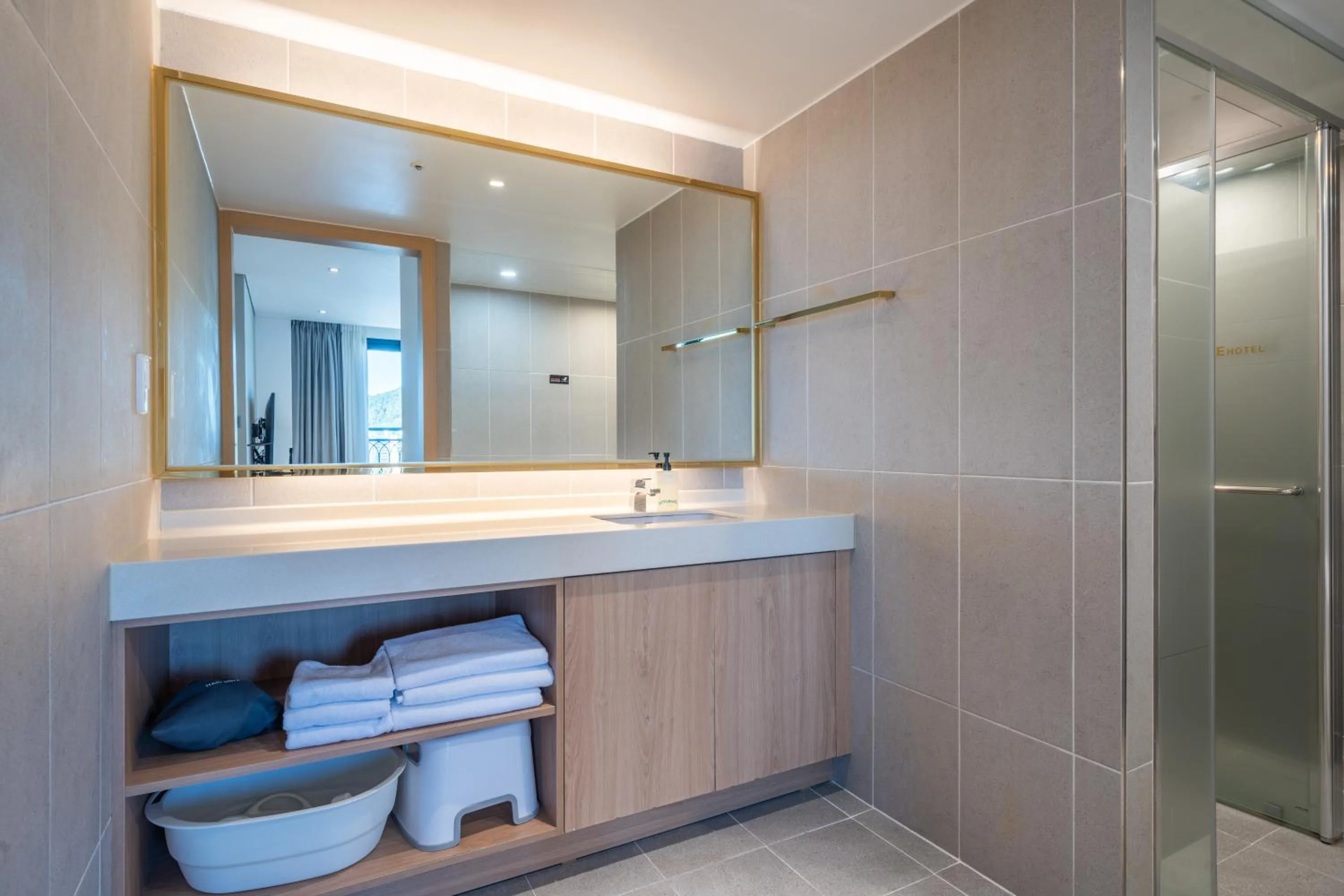 Toilet in Chestertons Gyeongju