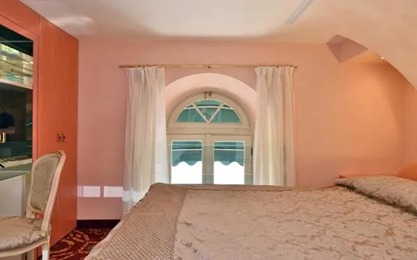 Bed in Grand Hotel Menaggio