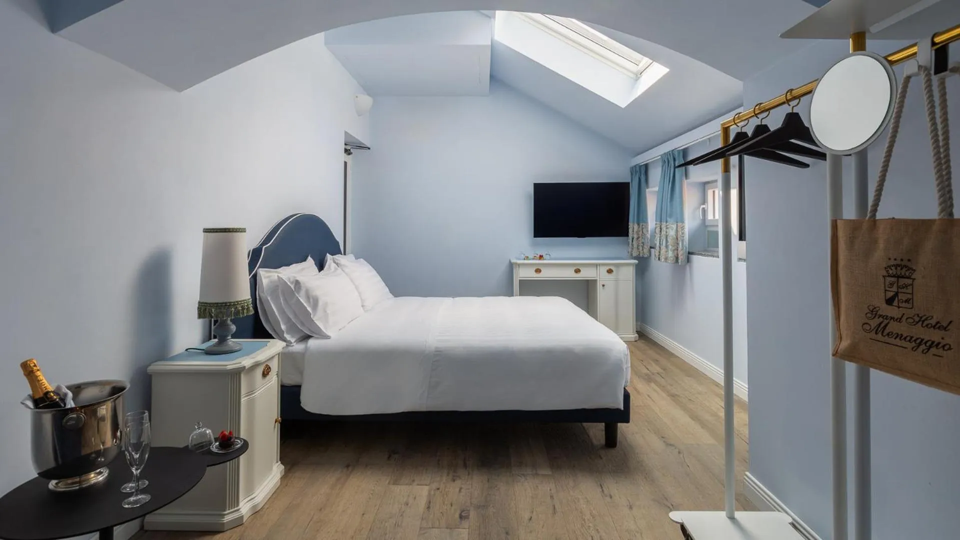 Bed in Grand Hotel Menaggio