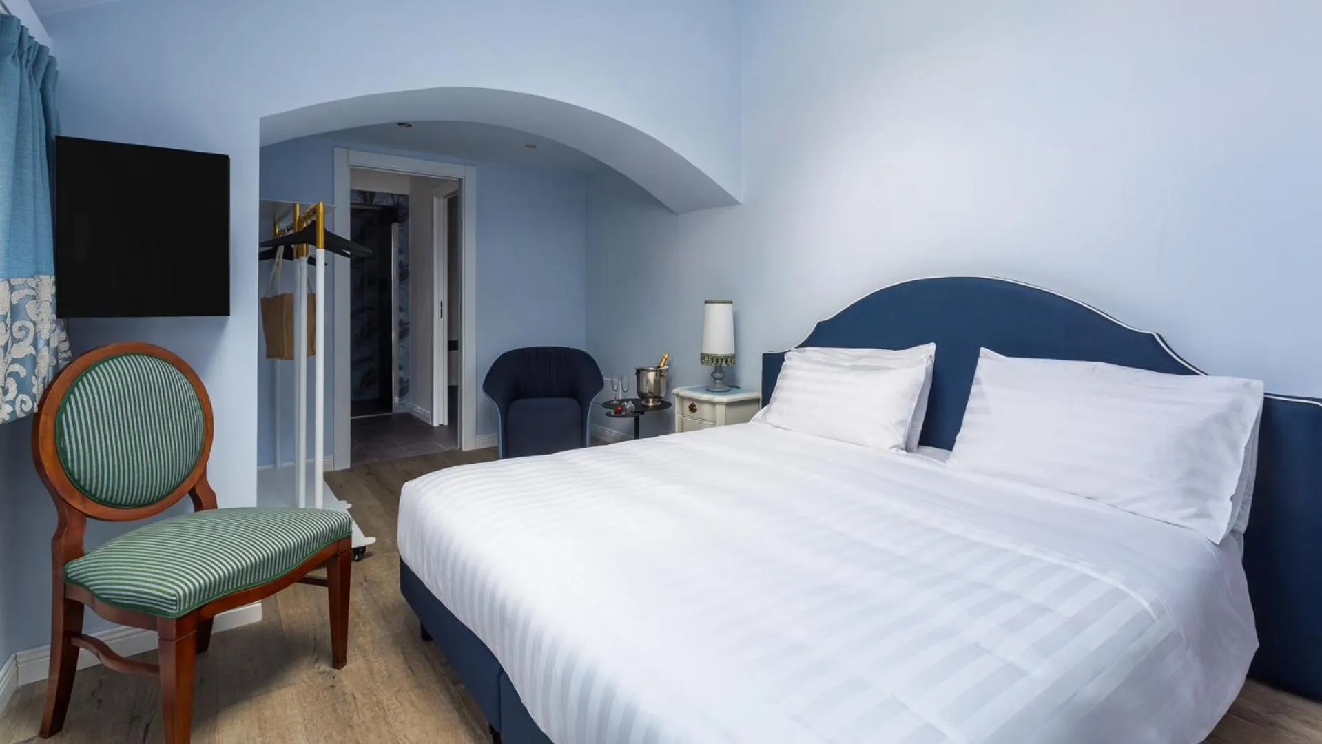 Bed in Grand Hotel Menaggio