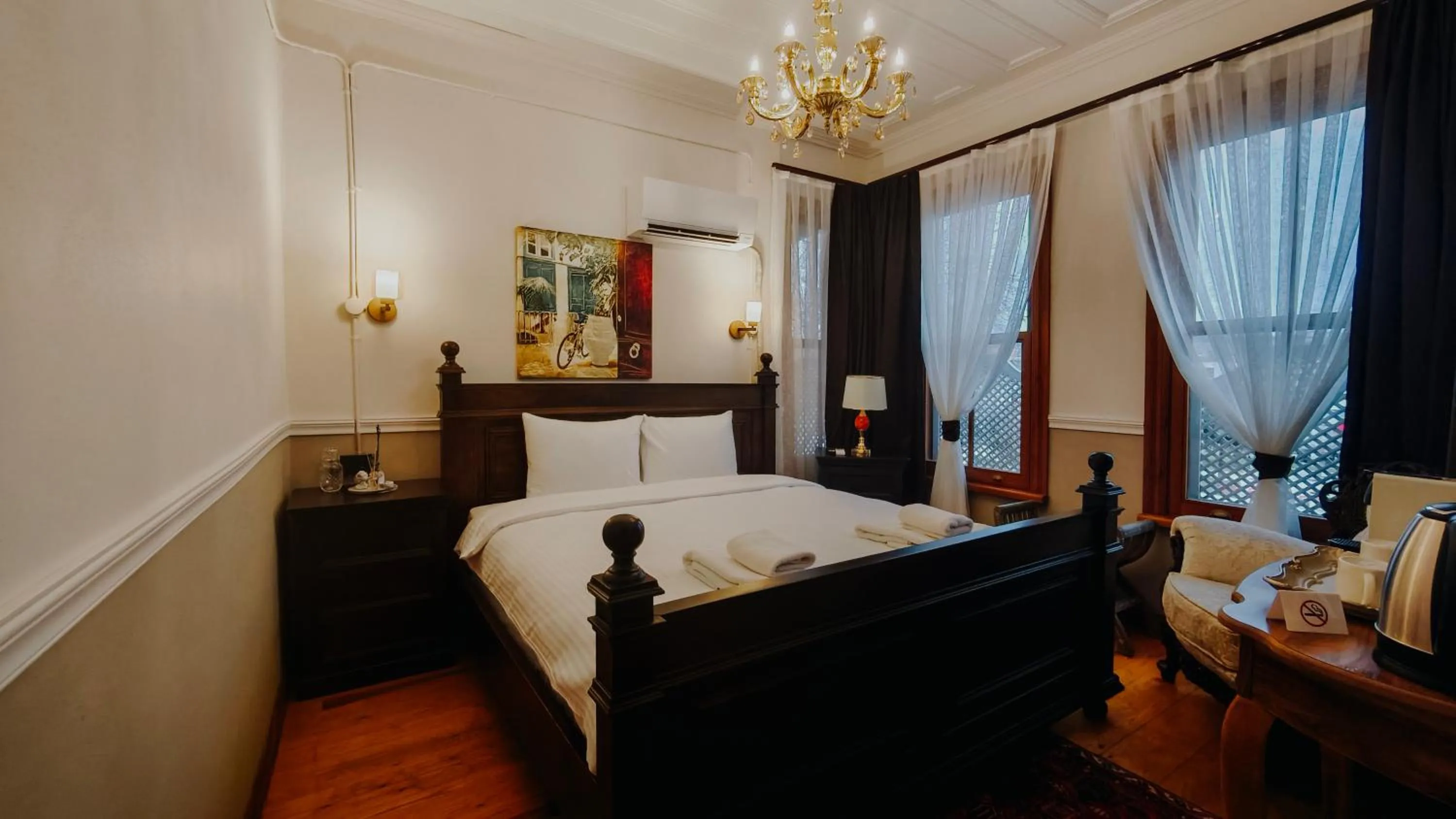 Bed in Leila Mansion Hotel