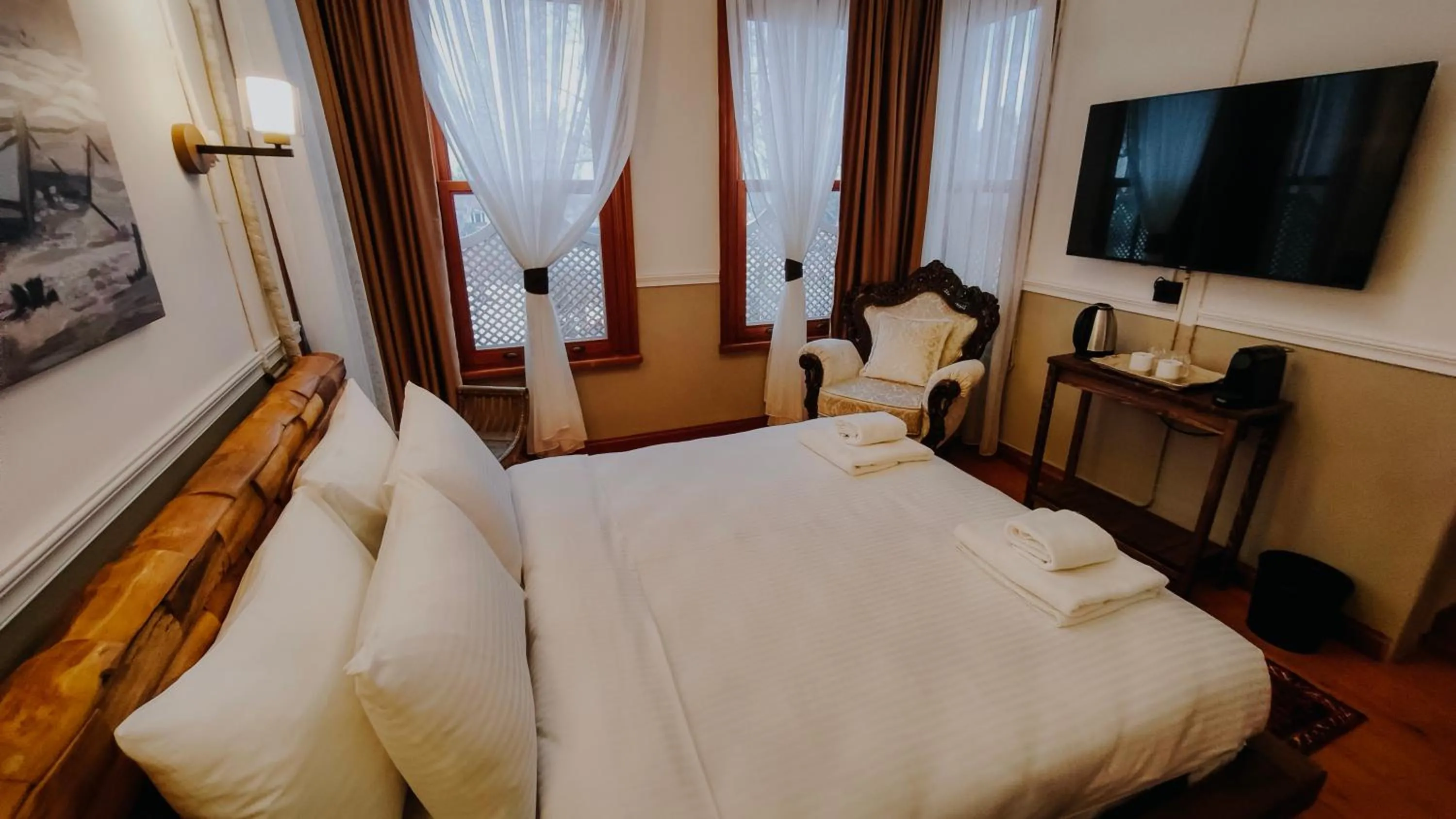 Photo of the whole room, Bed in Leila Mansion Hotel