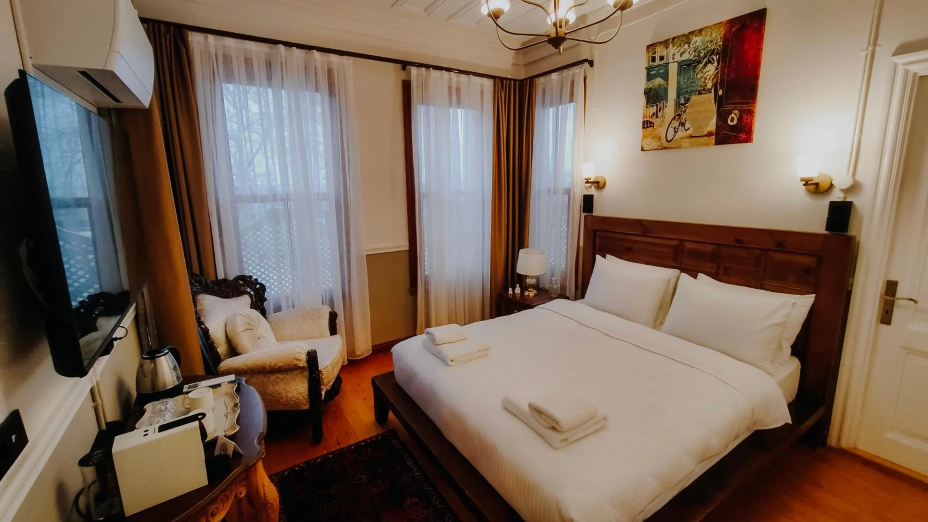 Living room, Bed in Leila Mansion Hotel