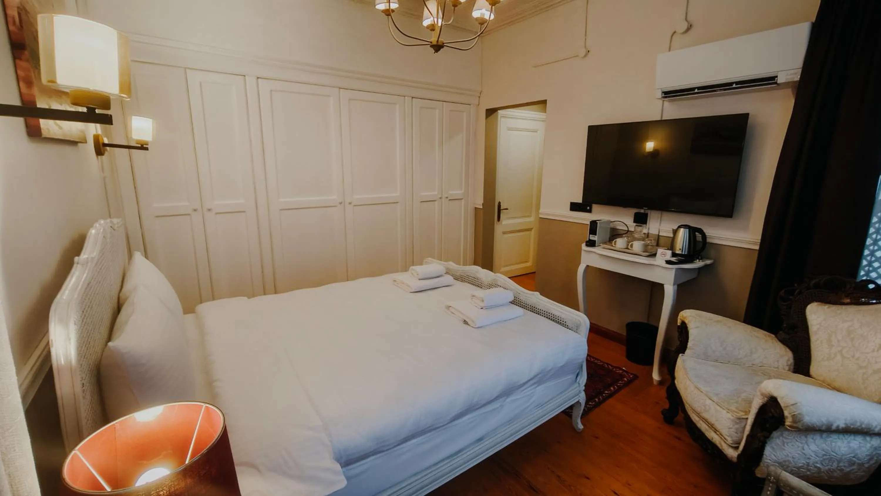 Photo of the whole room, Bed in Leila Mansion Hotel