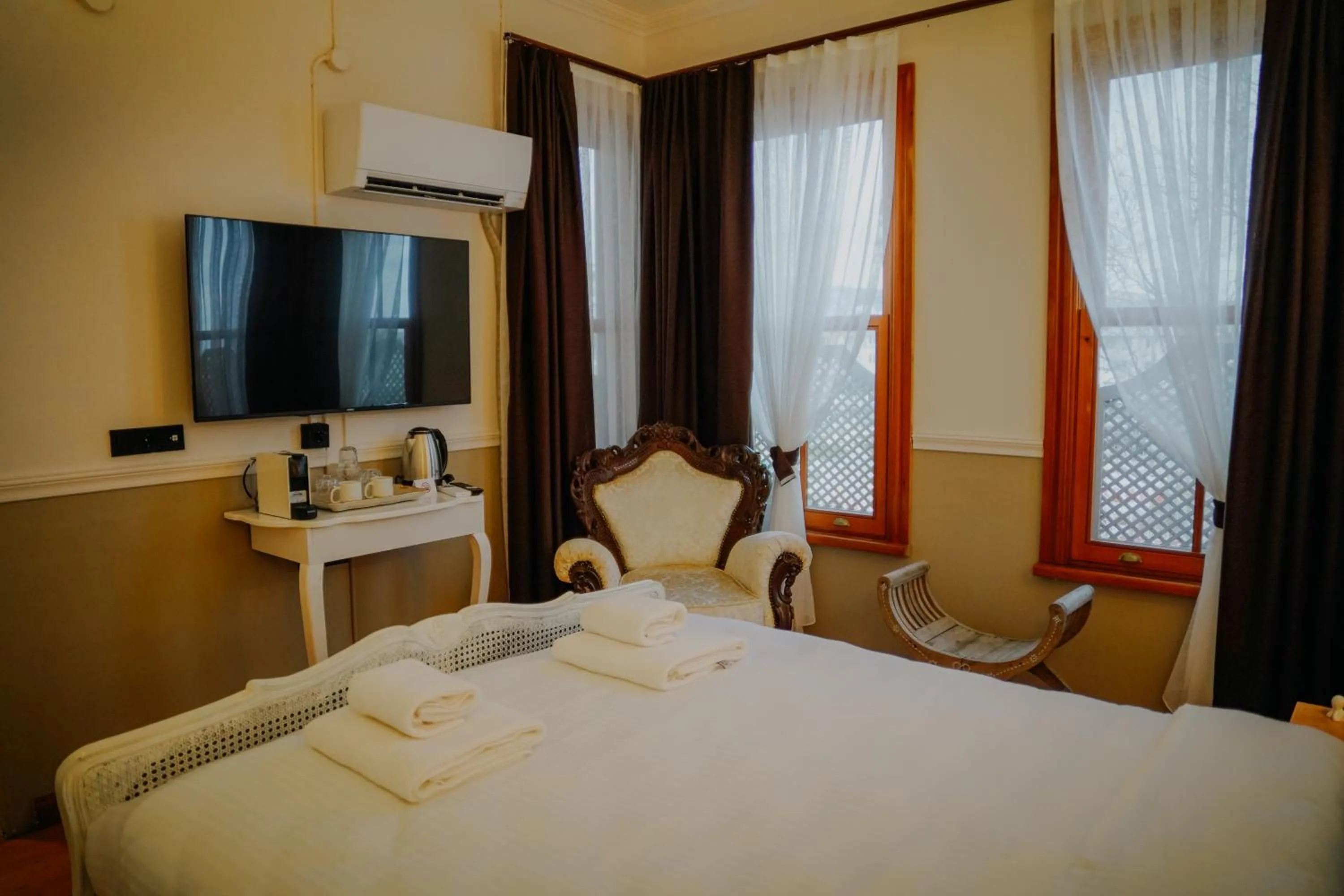 Bed in Leila Mansion Hotel