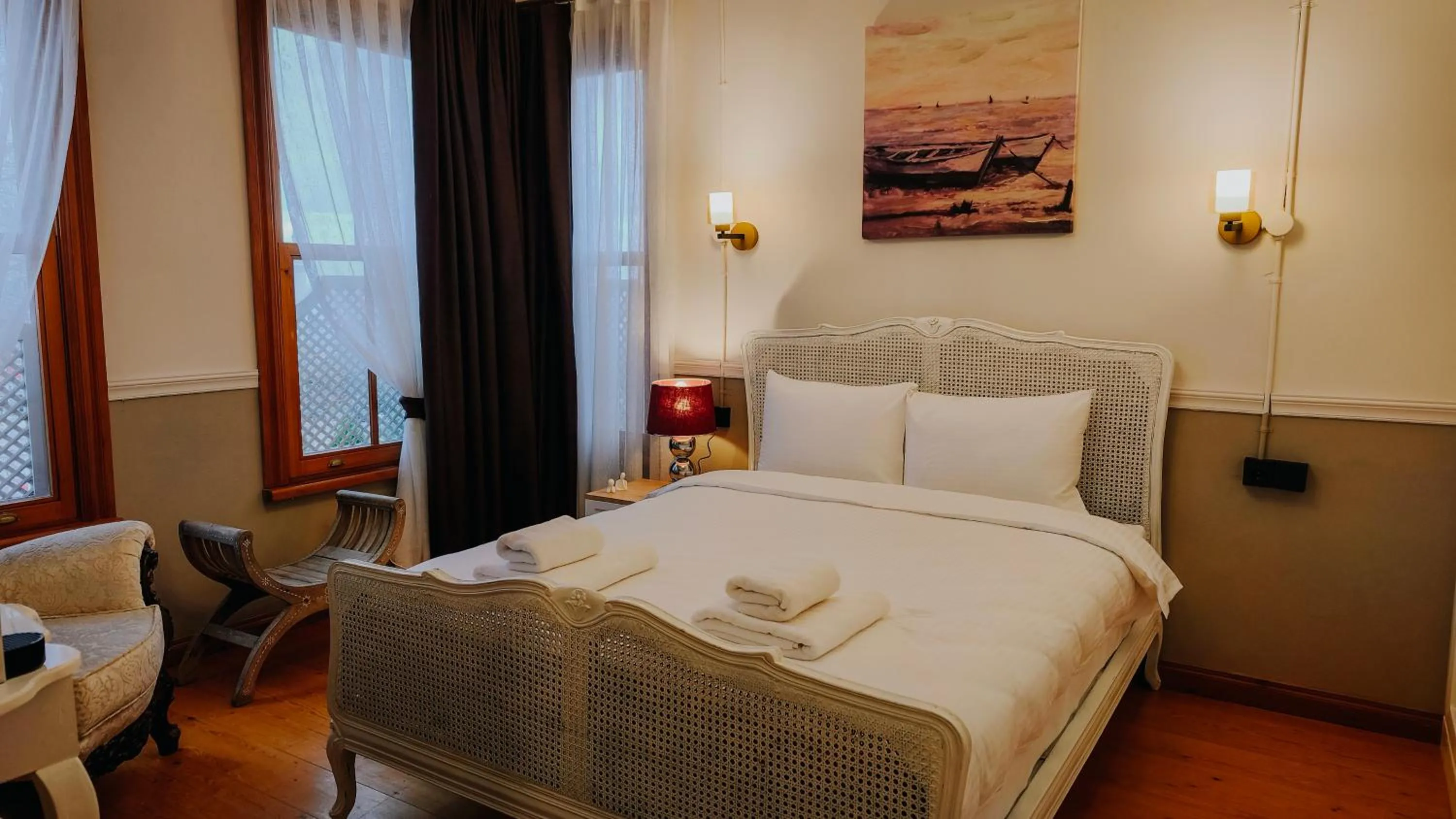 Living room, Bed in Leila Mansion Hotel