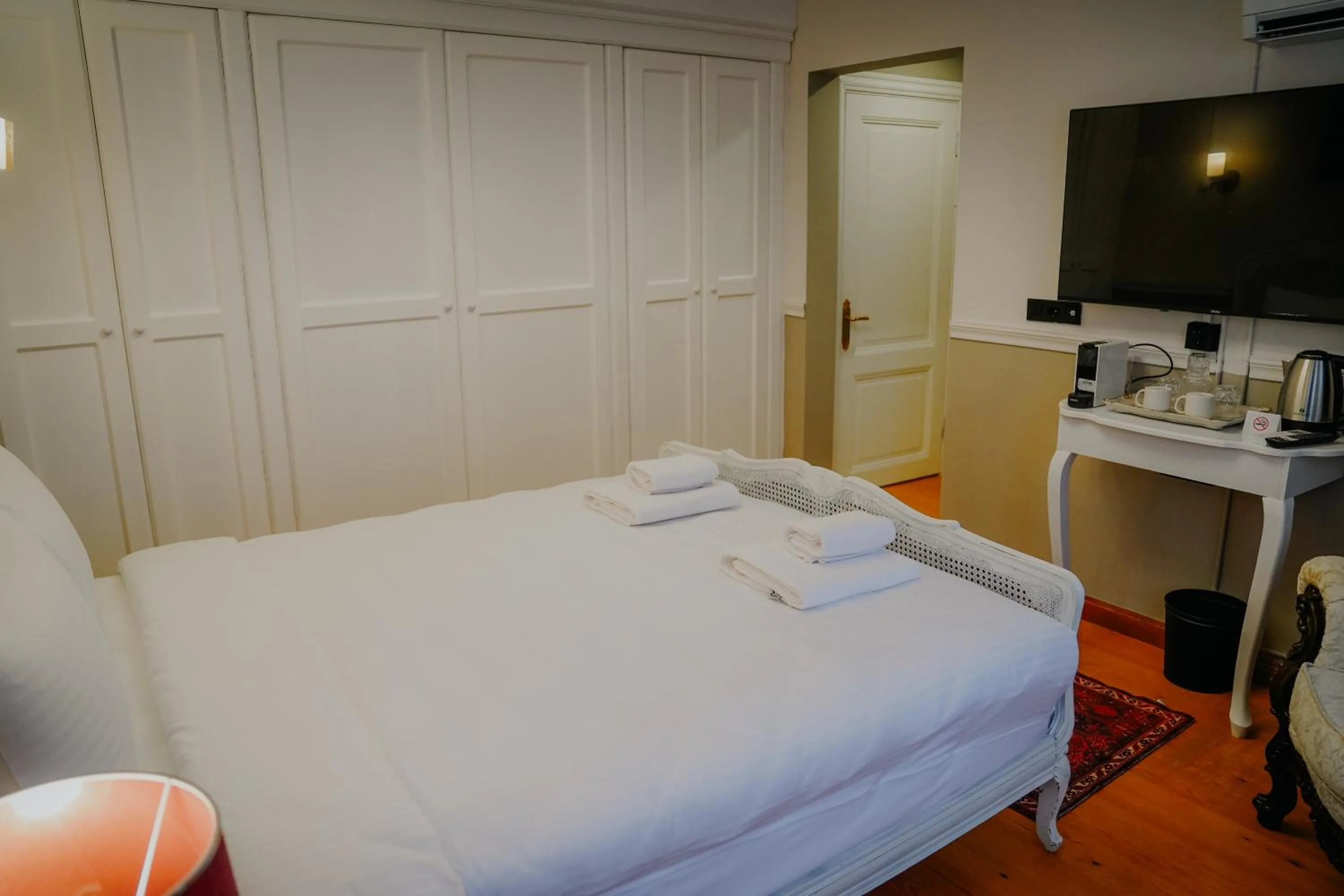 Photo of the whole room, Bed in Leila Mansion Hotel