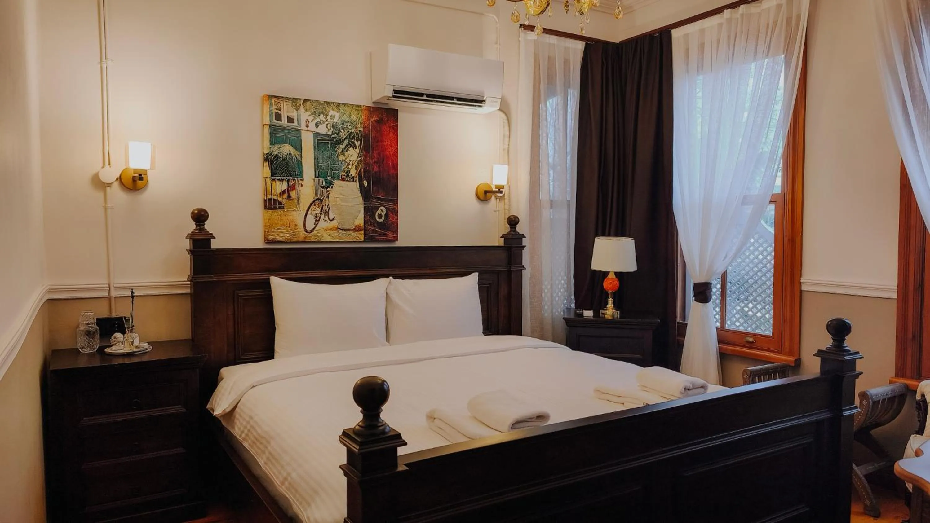 Photo of the whole room, Bed in Leila Mansion Hotel