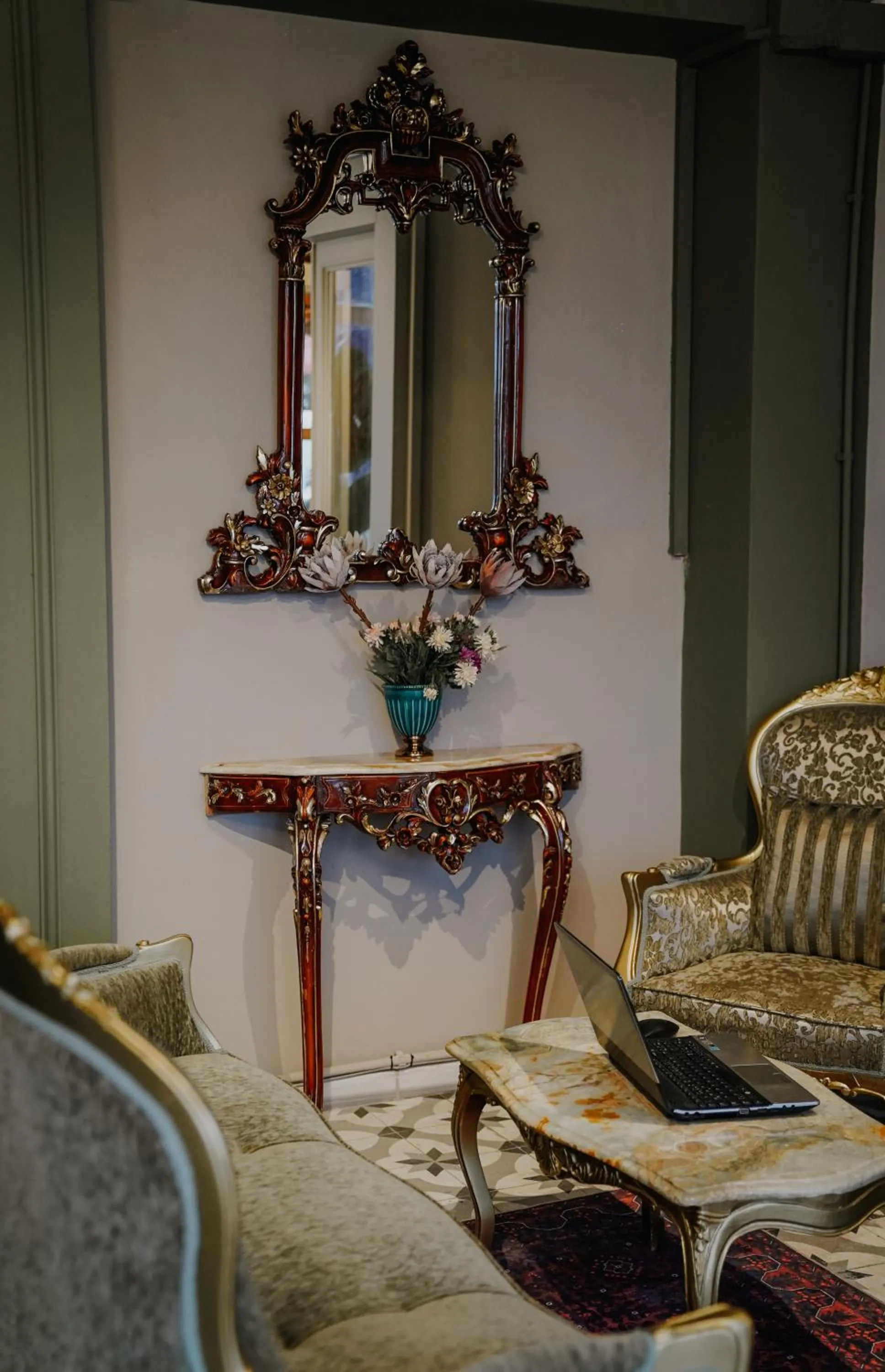 Seating area in Leila Mansion Hotel