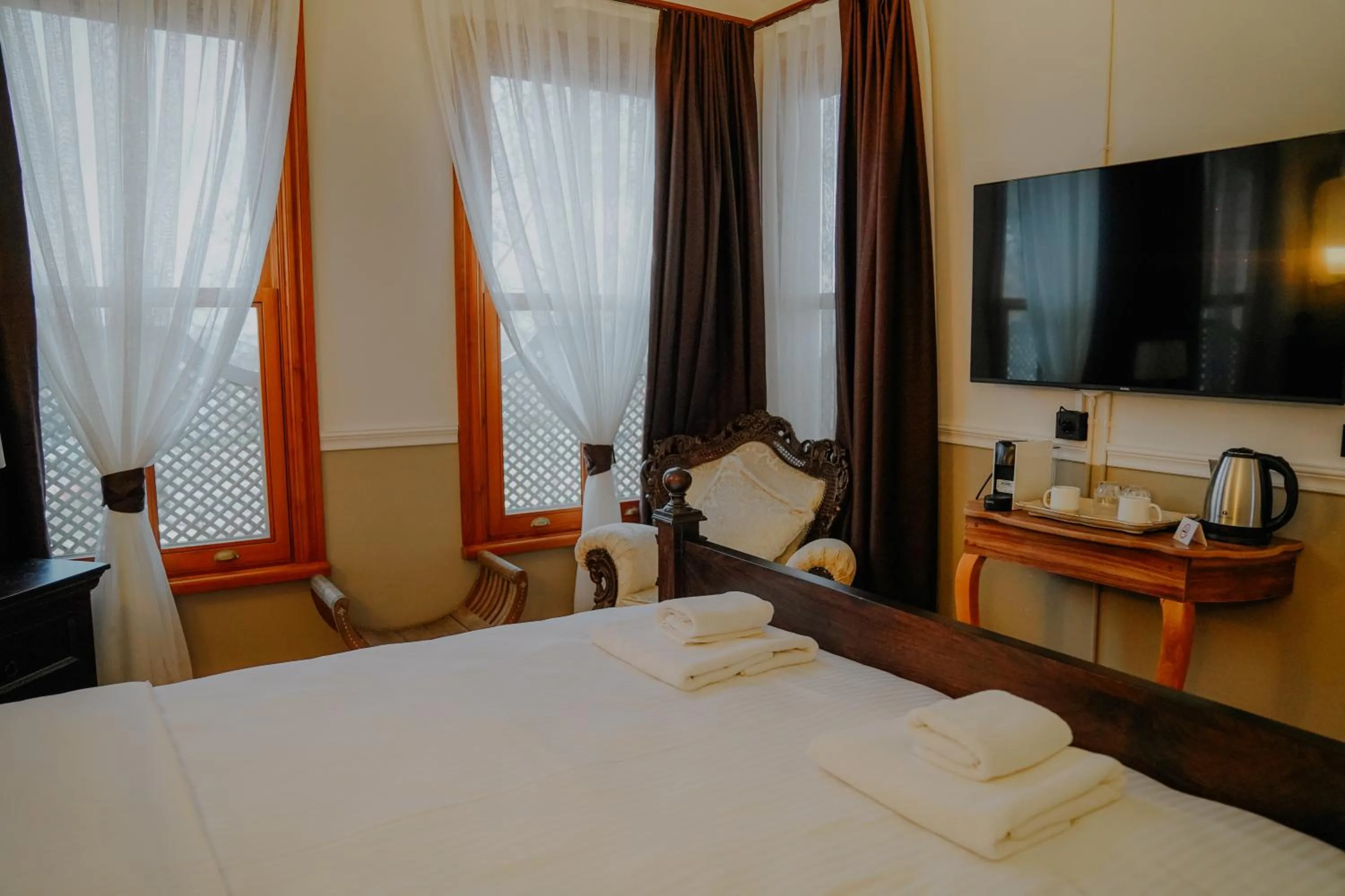 Photo of the whole room, Bed in Leila Mansion Hotel