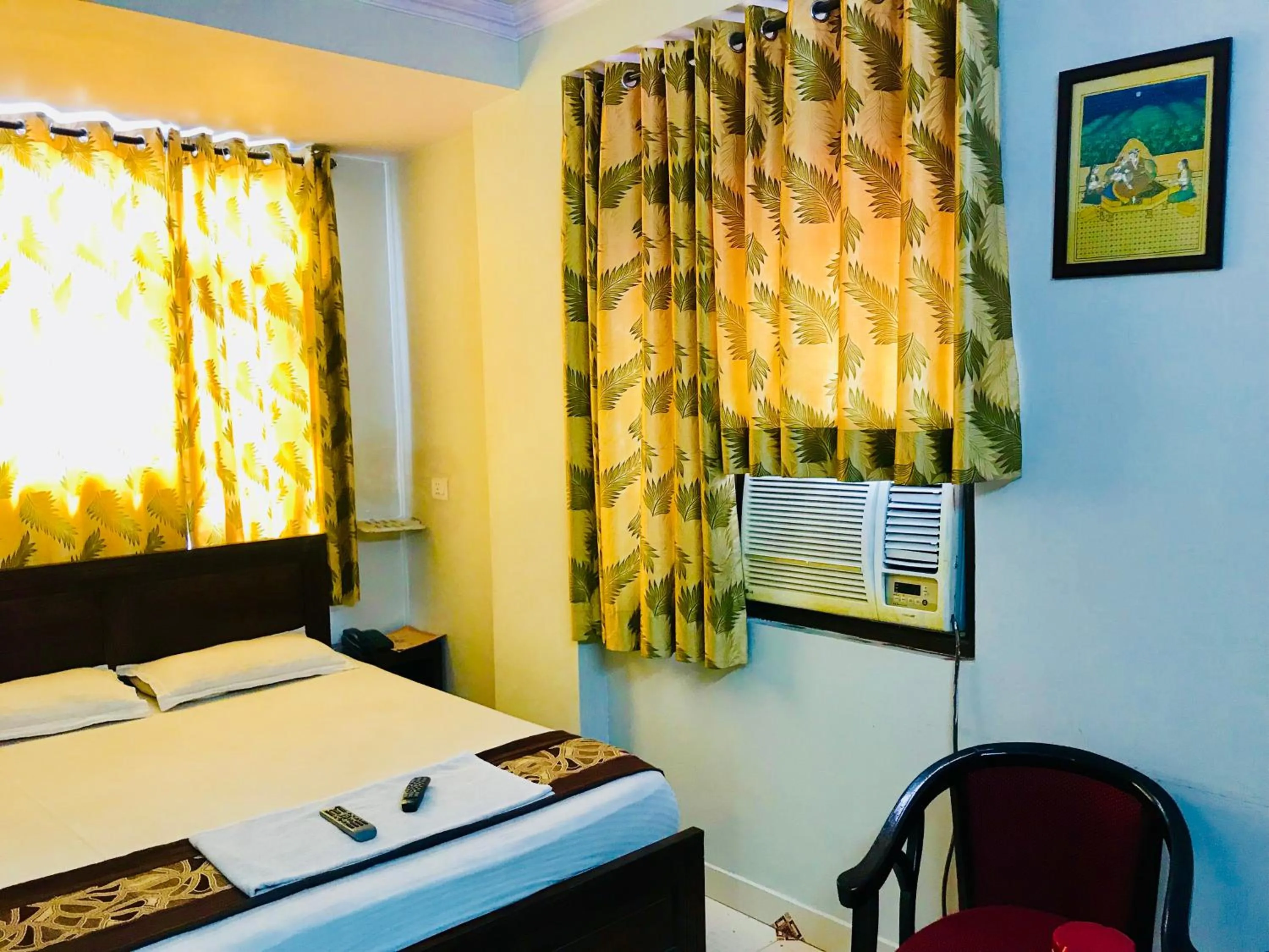 Photo of the whole room, Bed in Hotel Classic Inn Near Jaipur Railway Station
