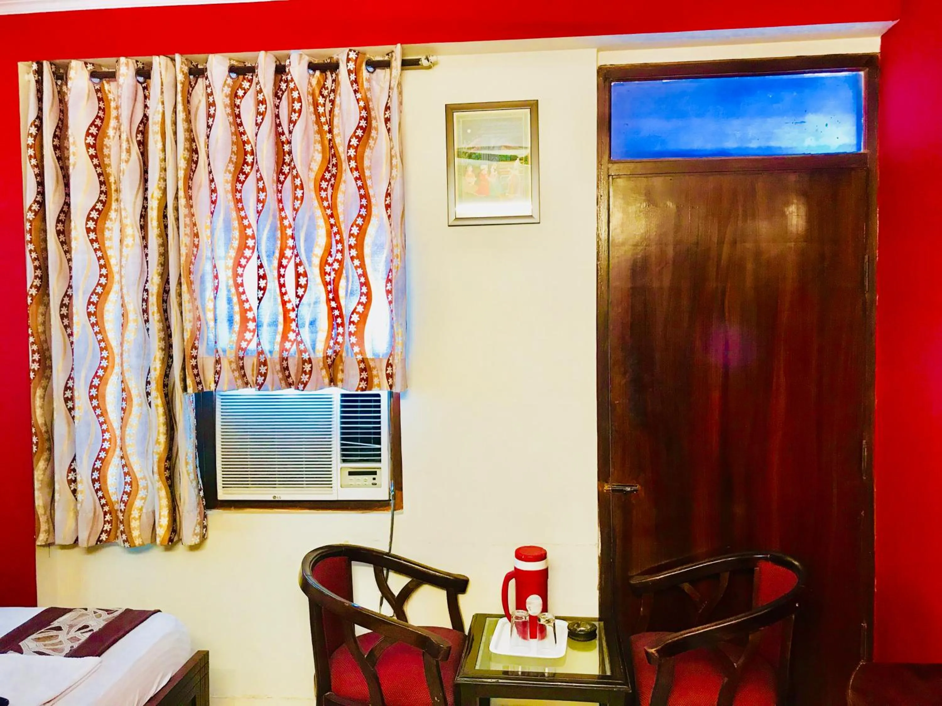 Photo of the whole room in Hotel Classic Inn Near Jaipur Railway Station