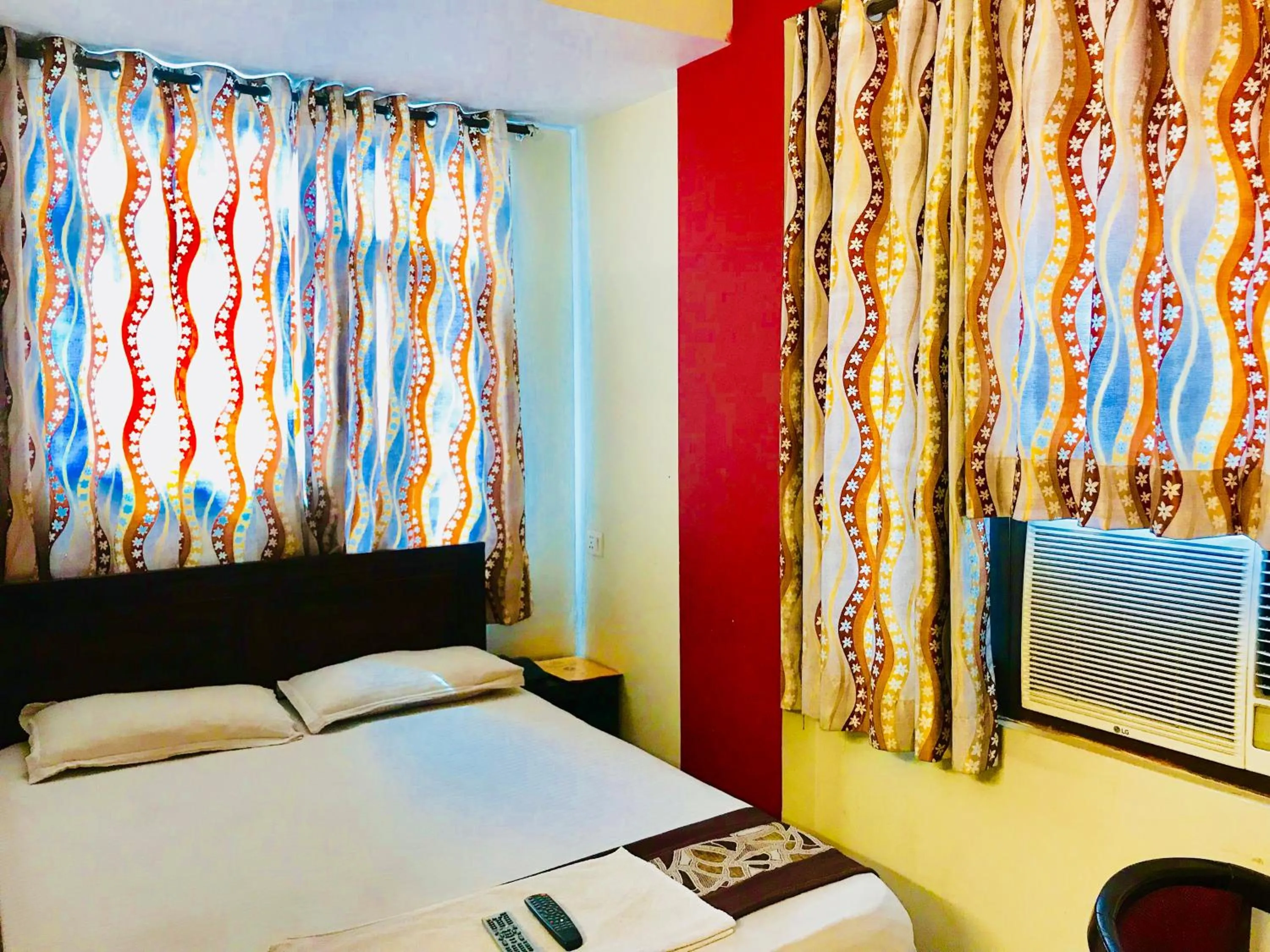 Photo of the whole room, Bed in Hotel Classic Inn Near Jaipur Railway Station