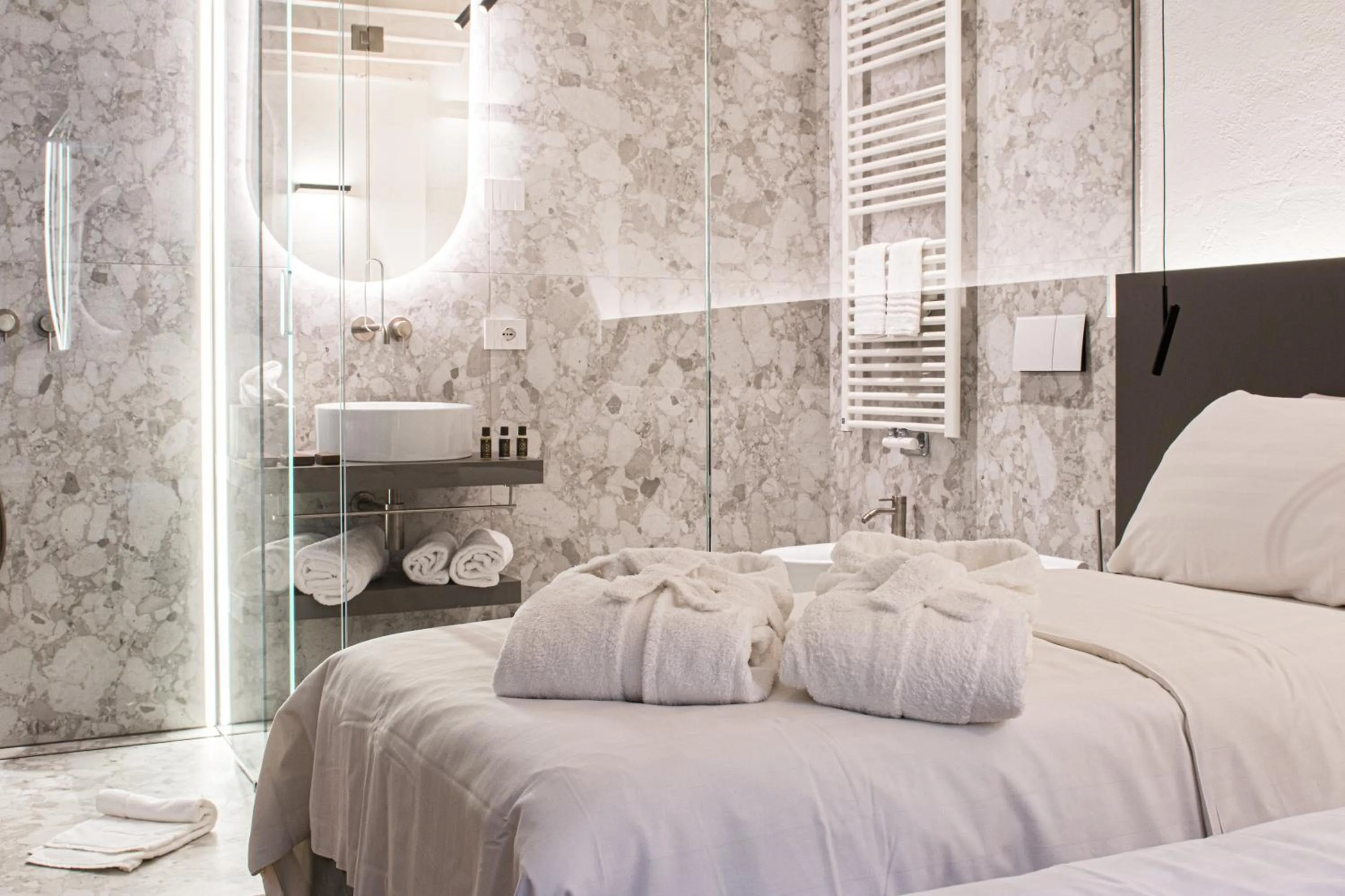 Bathroom, Bed in Villa Rêverie - Boutique Hotel