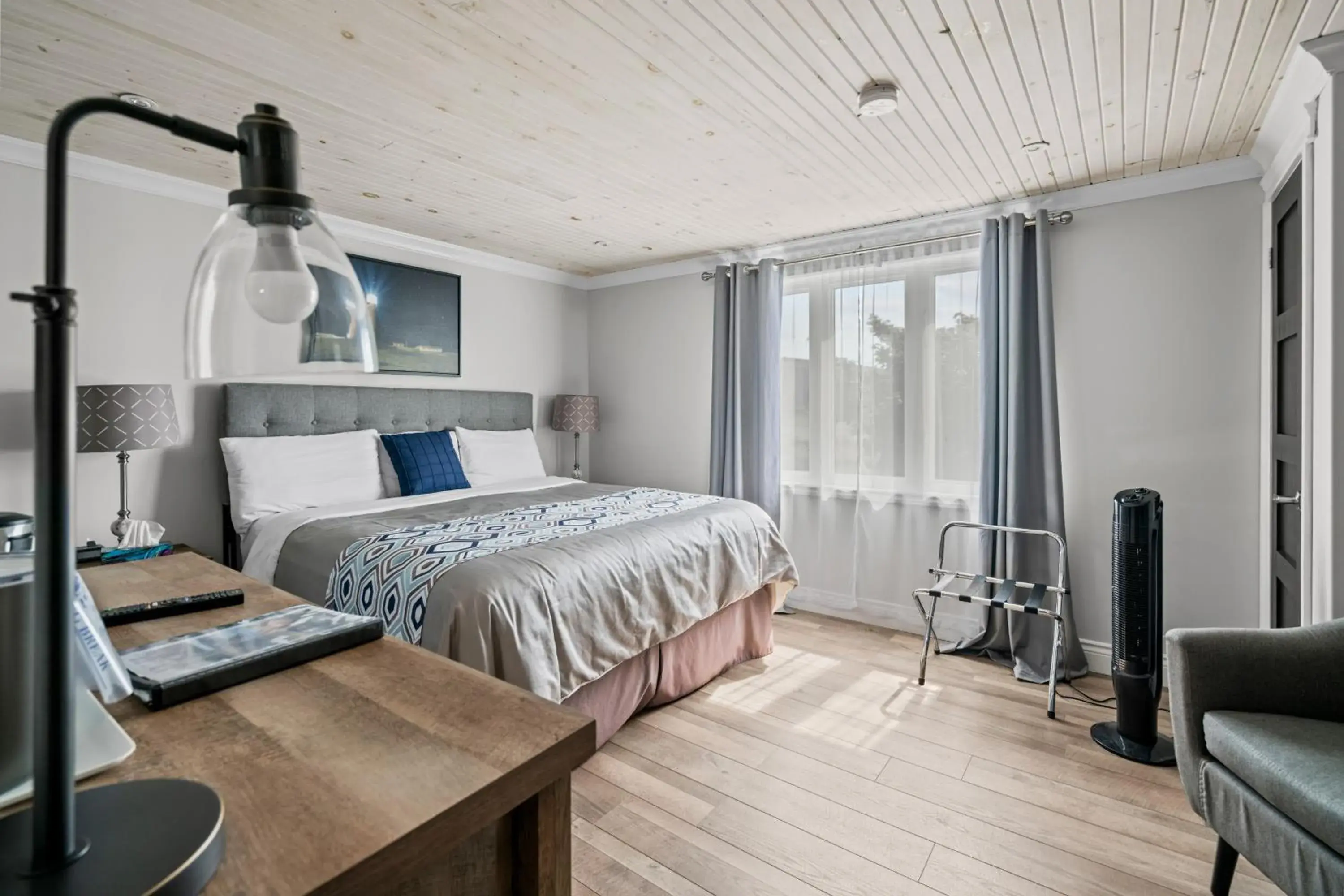 Suite in Edge of the Avalon Inn Suite in Edge of the Avalon Inn