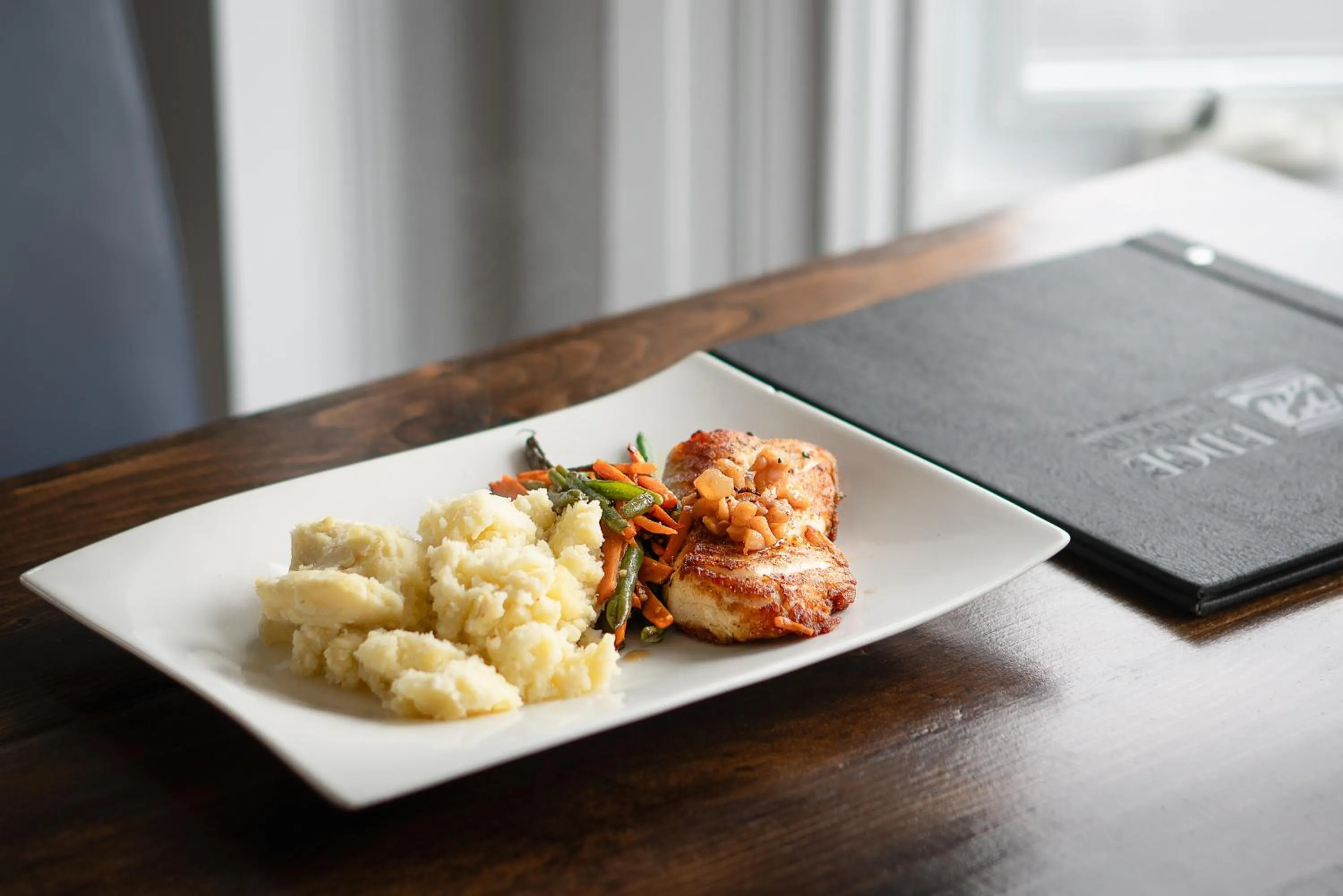 Restaurant/places to eat in Edge of the Avalon Inn