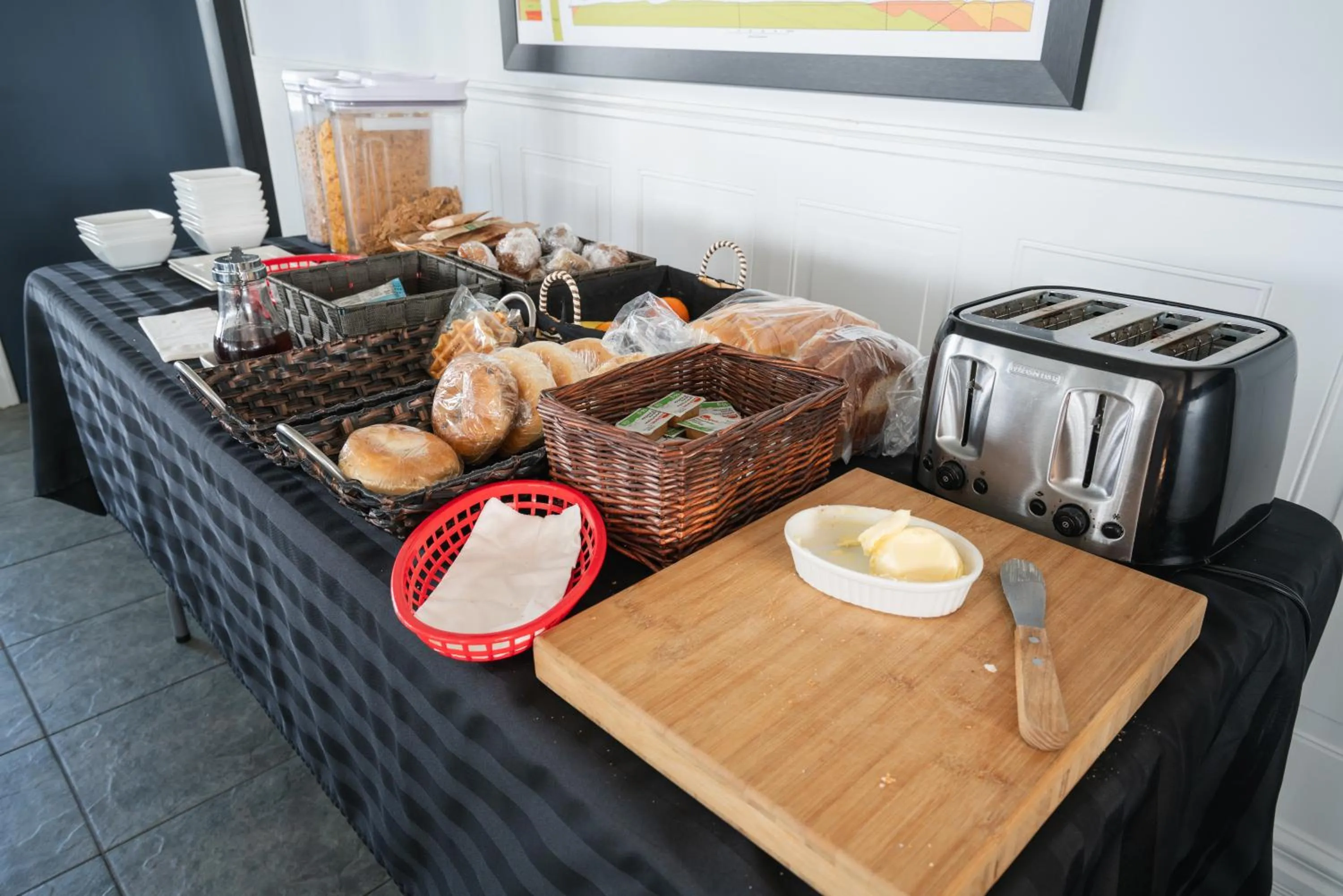 Breakfast in Edge of the Avalon Inn