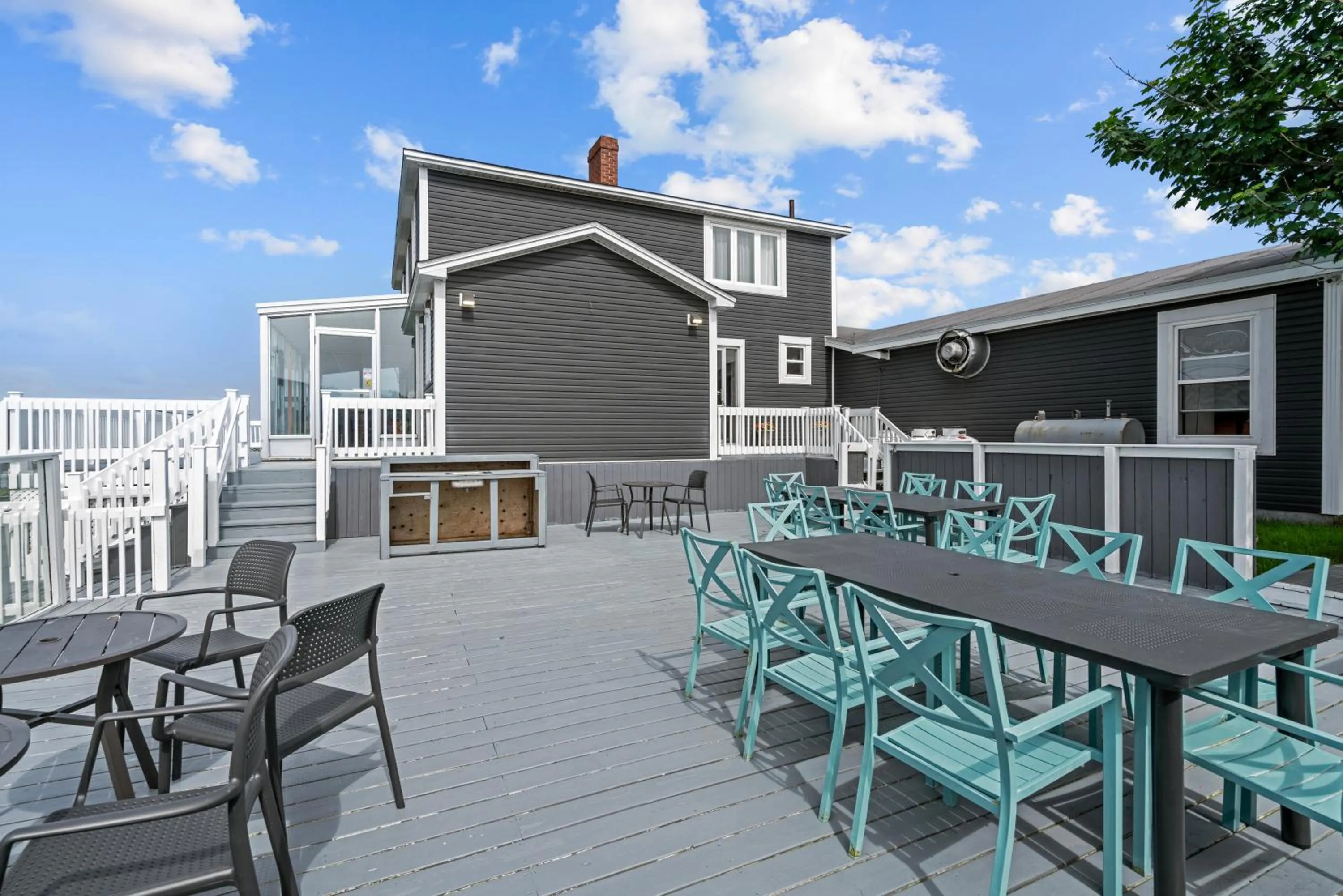 Patio in Edge of the Avalon Inn